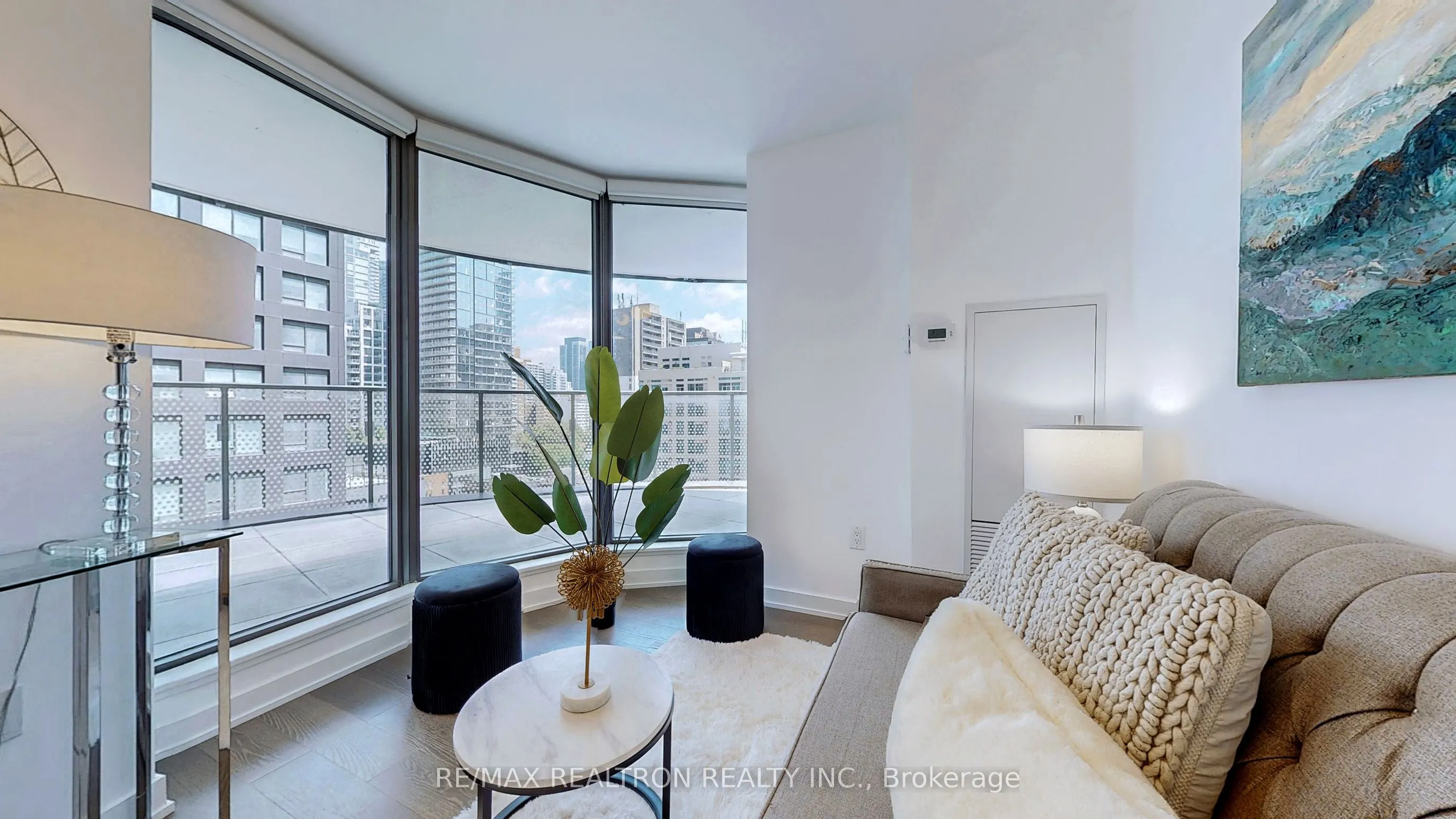 11 Wellesley Street W, #811