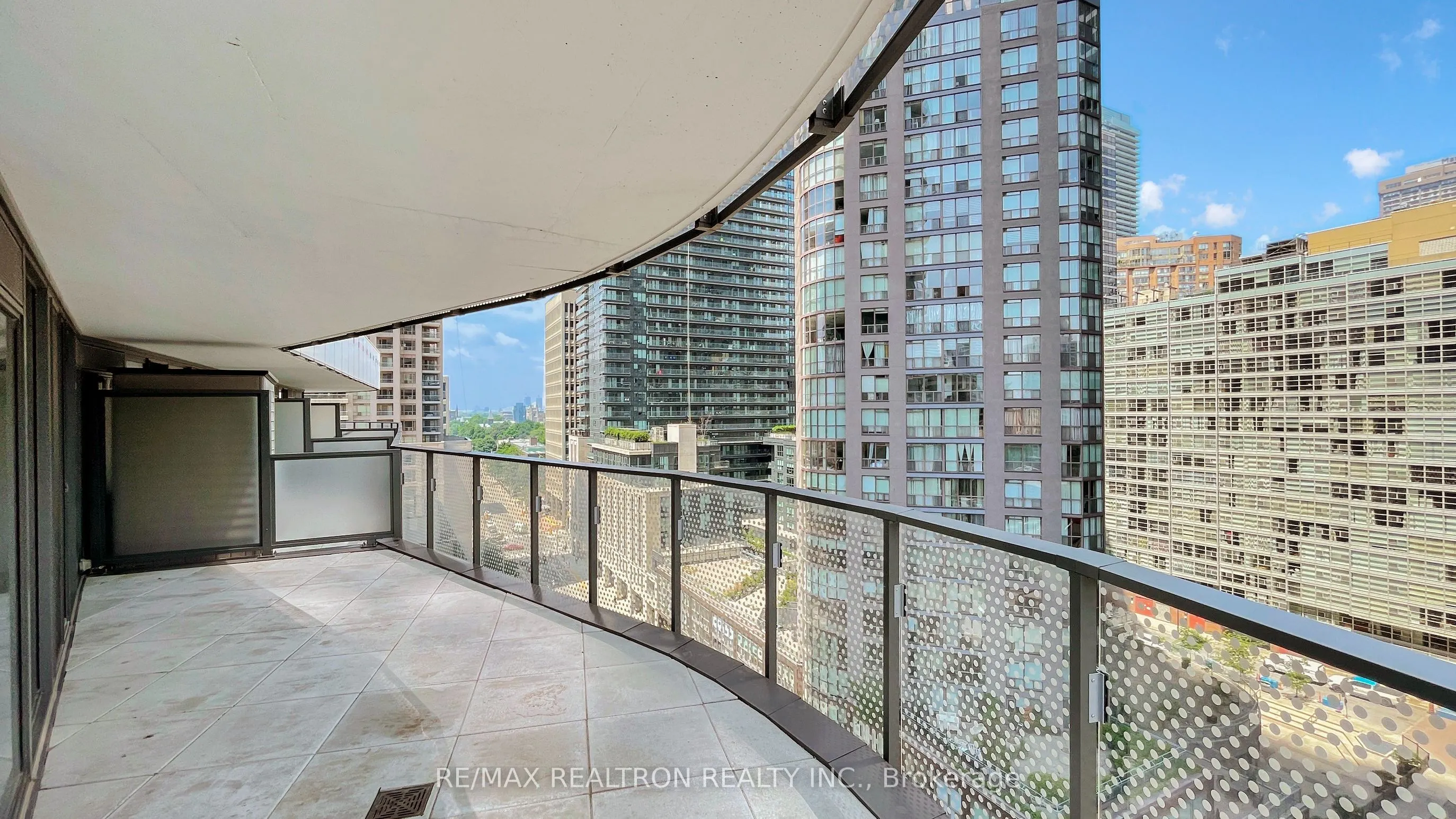 11 Wellesley Street W, #811