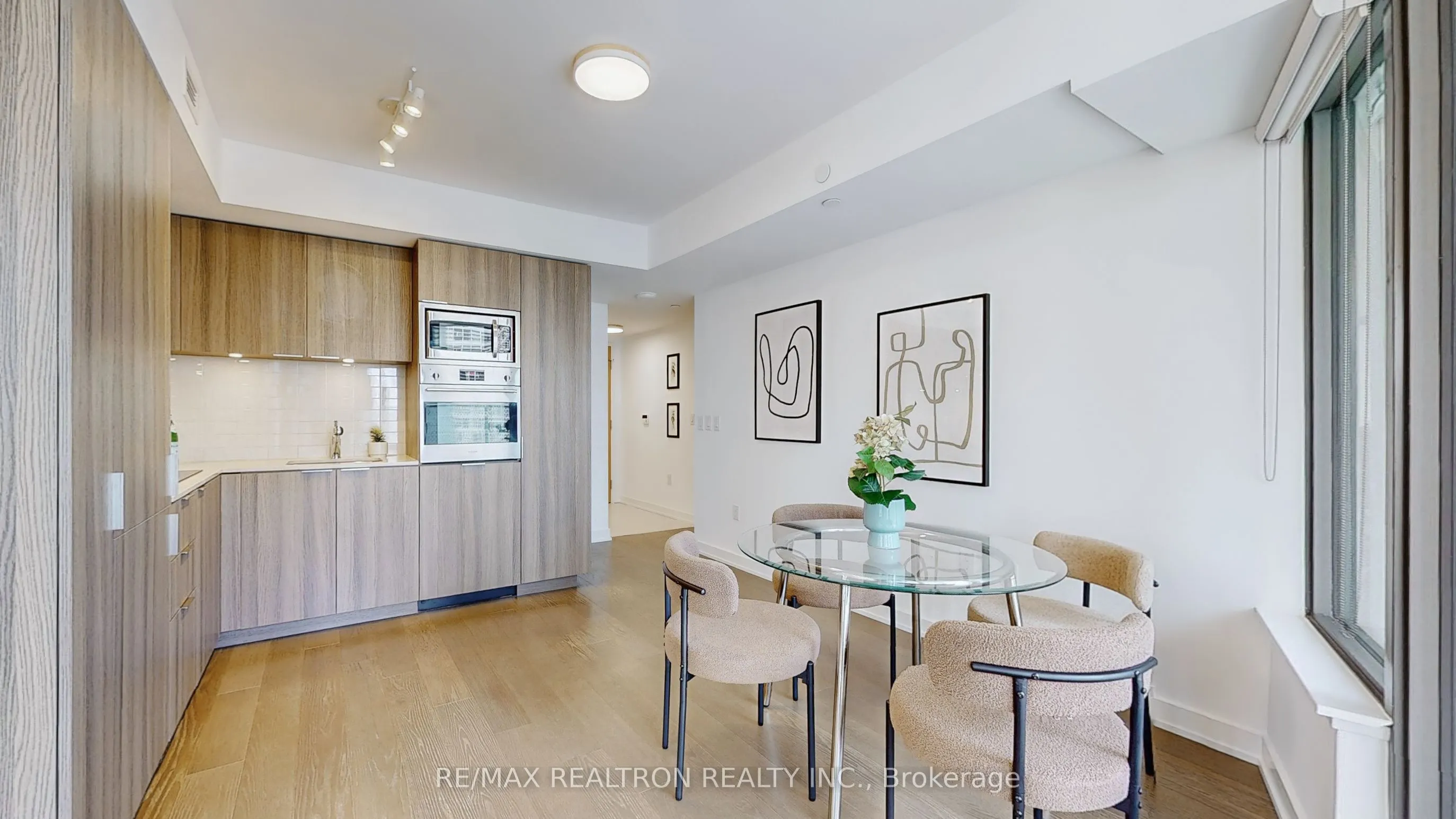 11 Wellesley Street W, #811