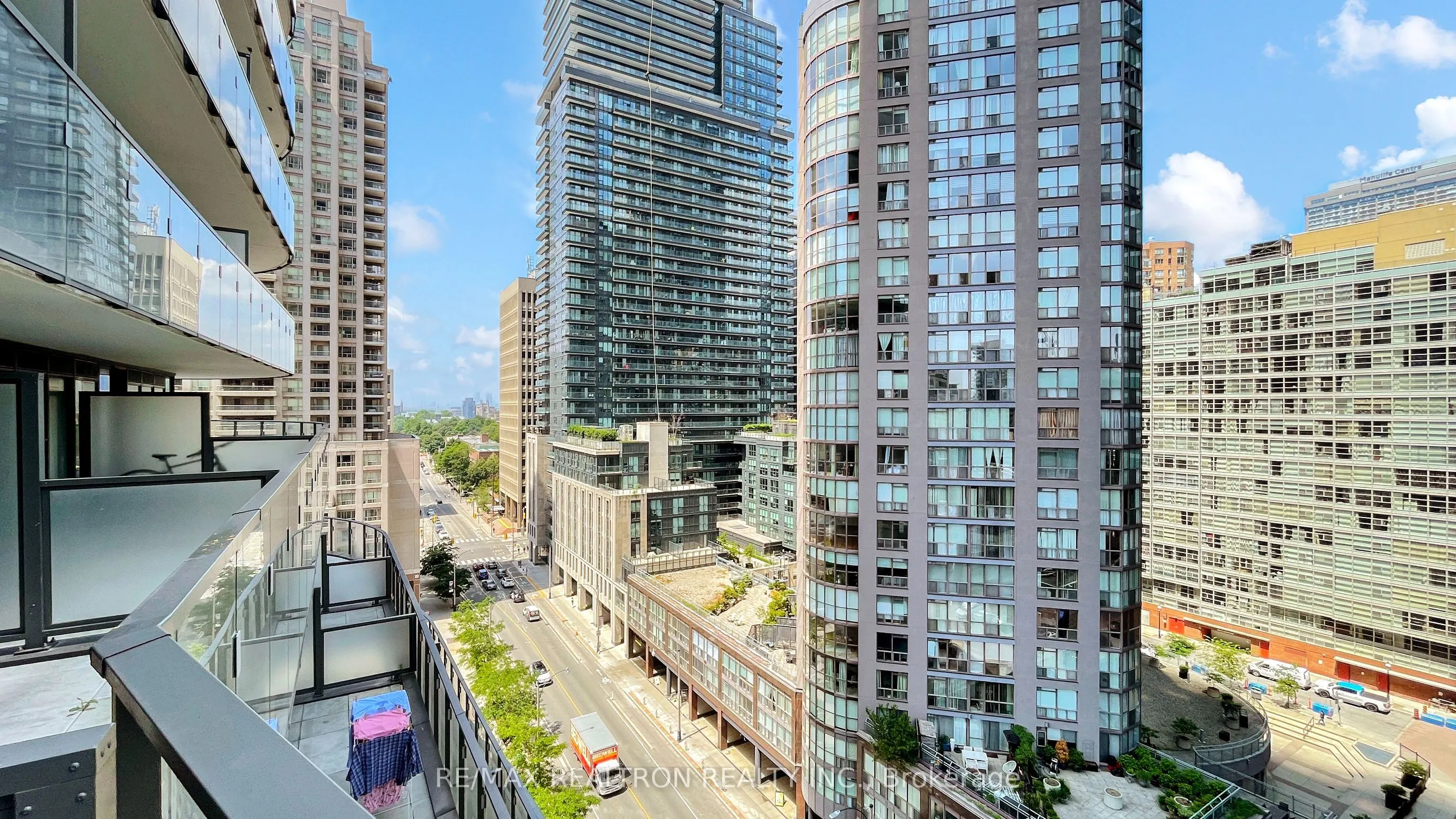 11 Wellesley Street W, #811