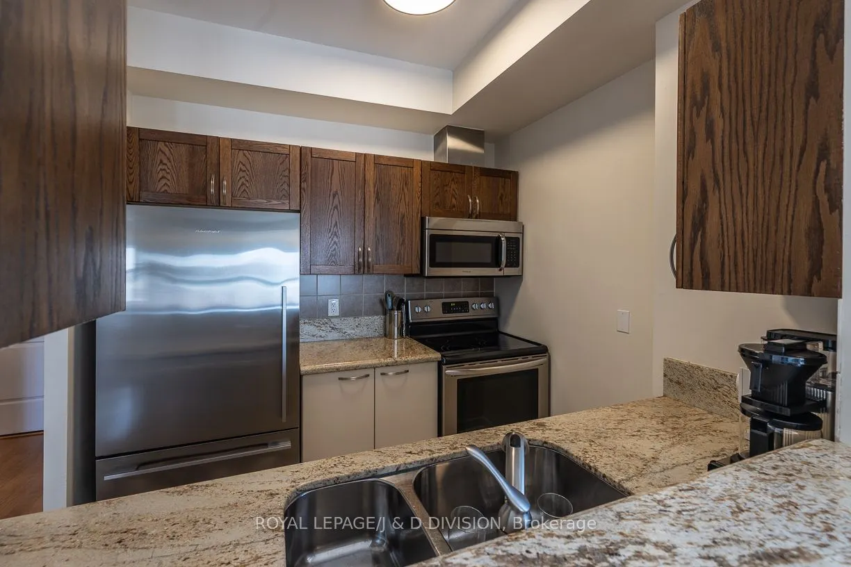 438 Richmond Street W, #610