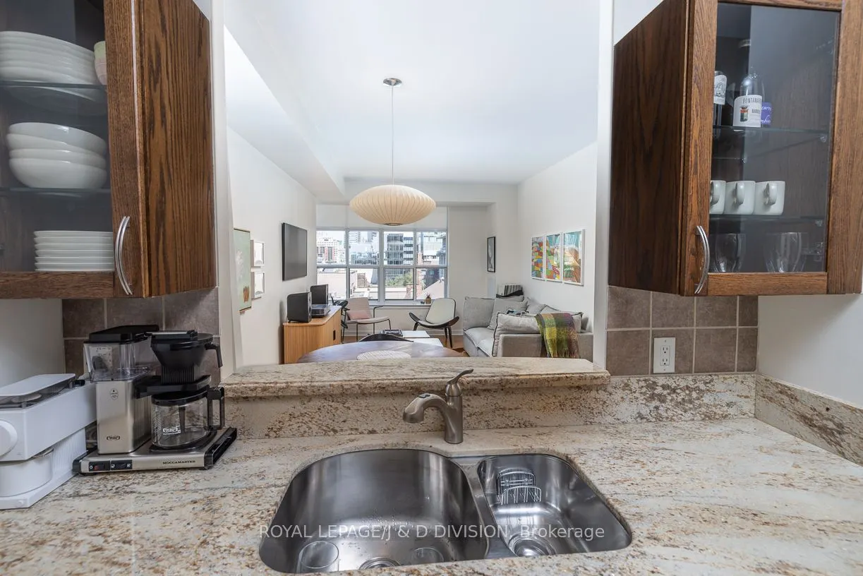 438 Richmond Street W, #610