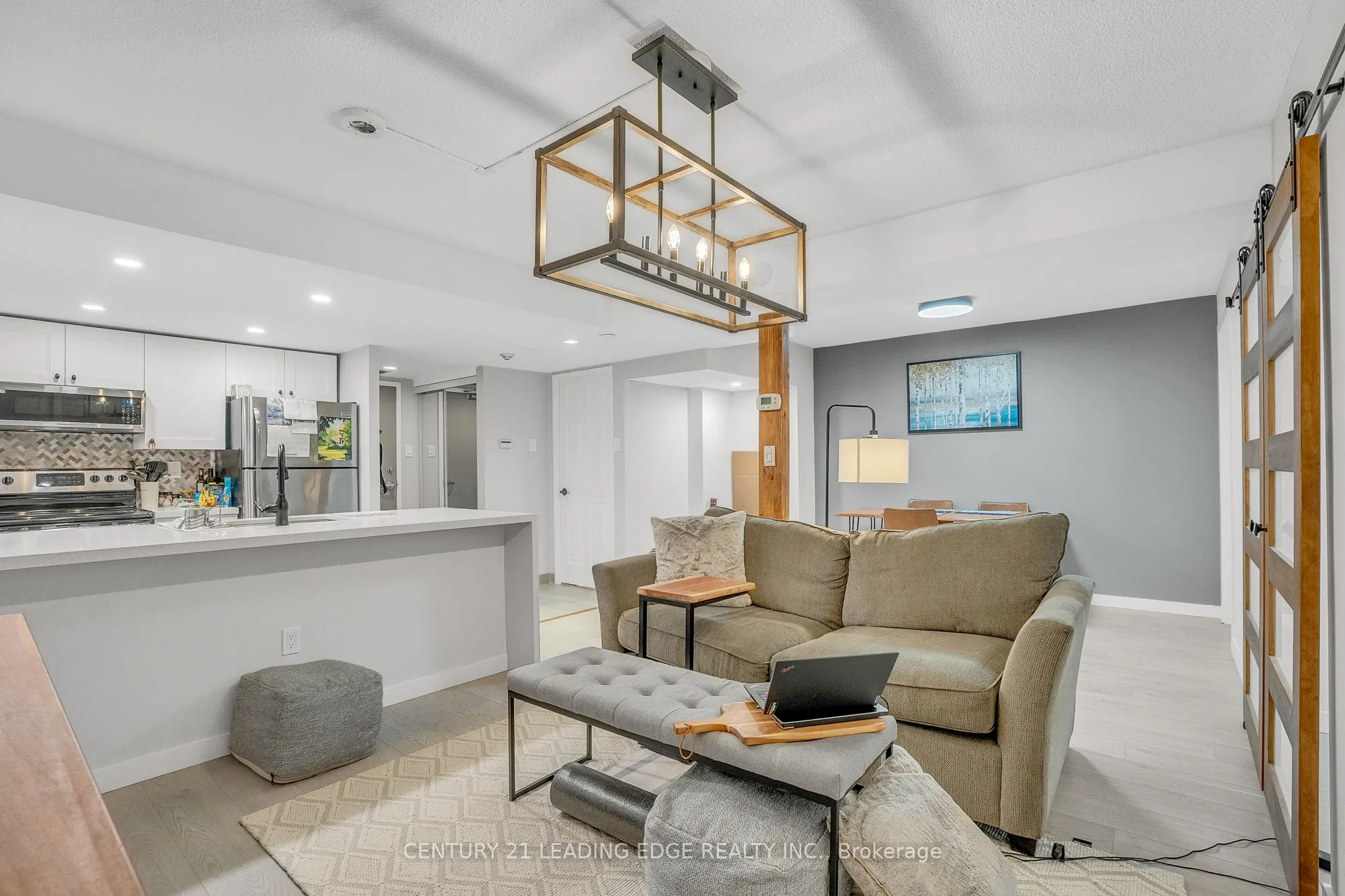 705 King Street W, #805
