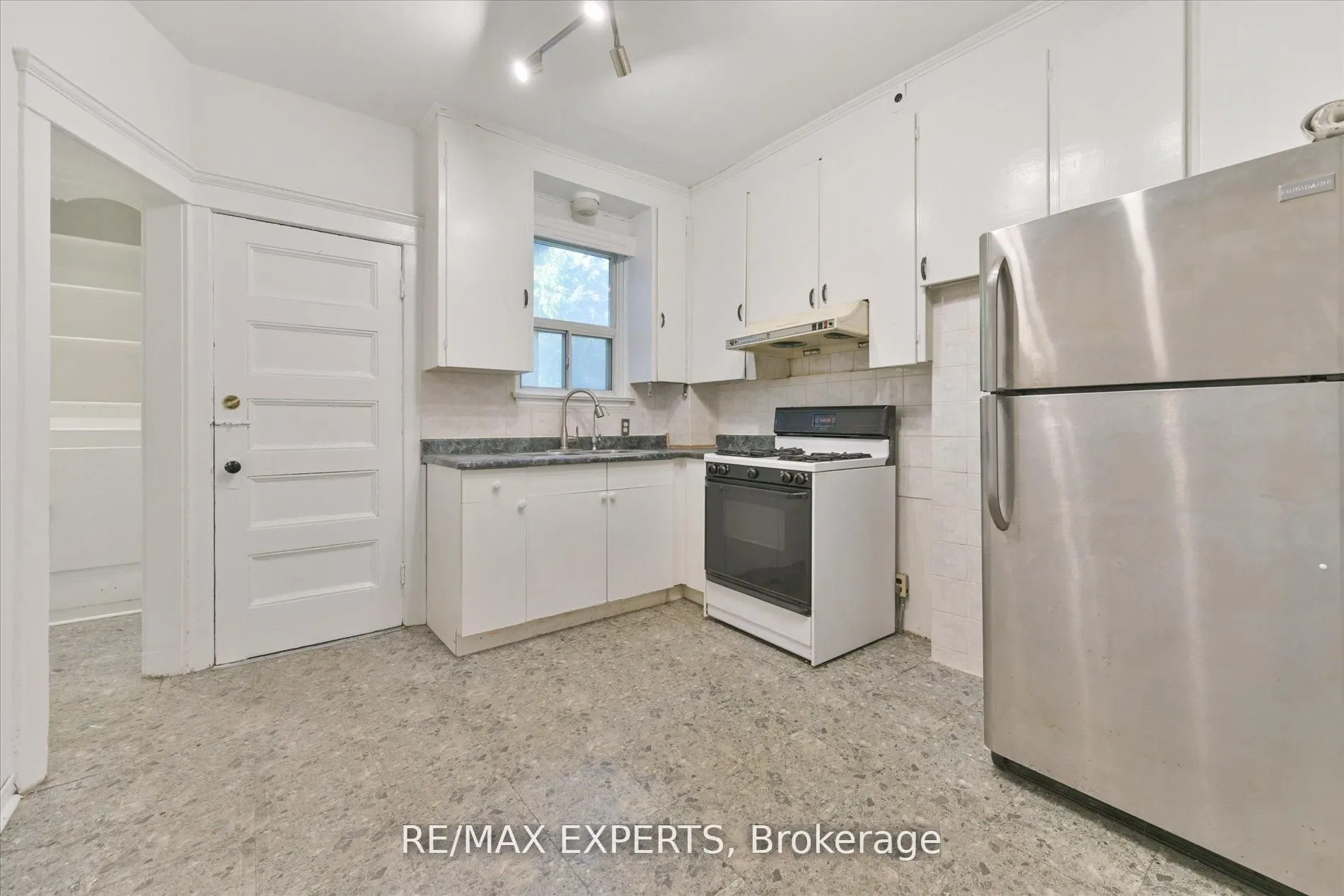 18 Barton Avenue