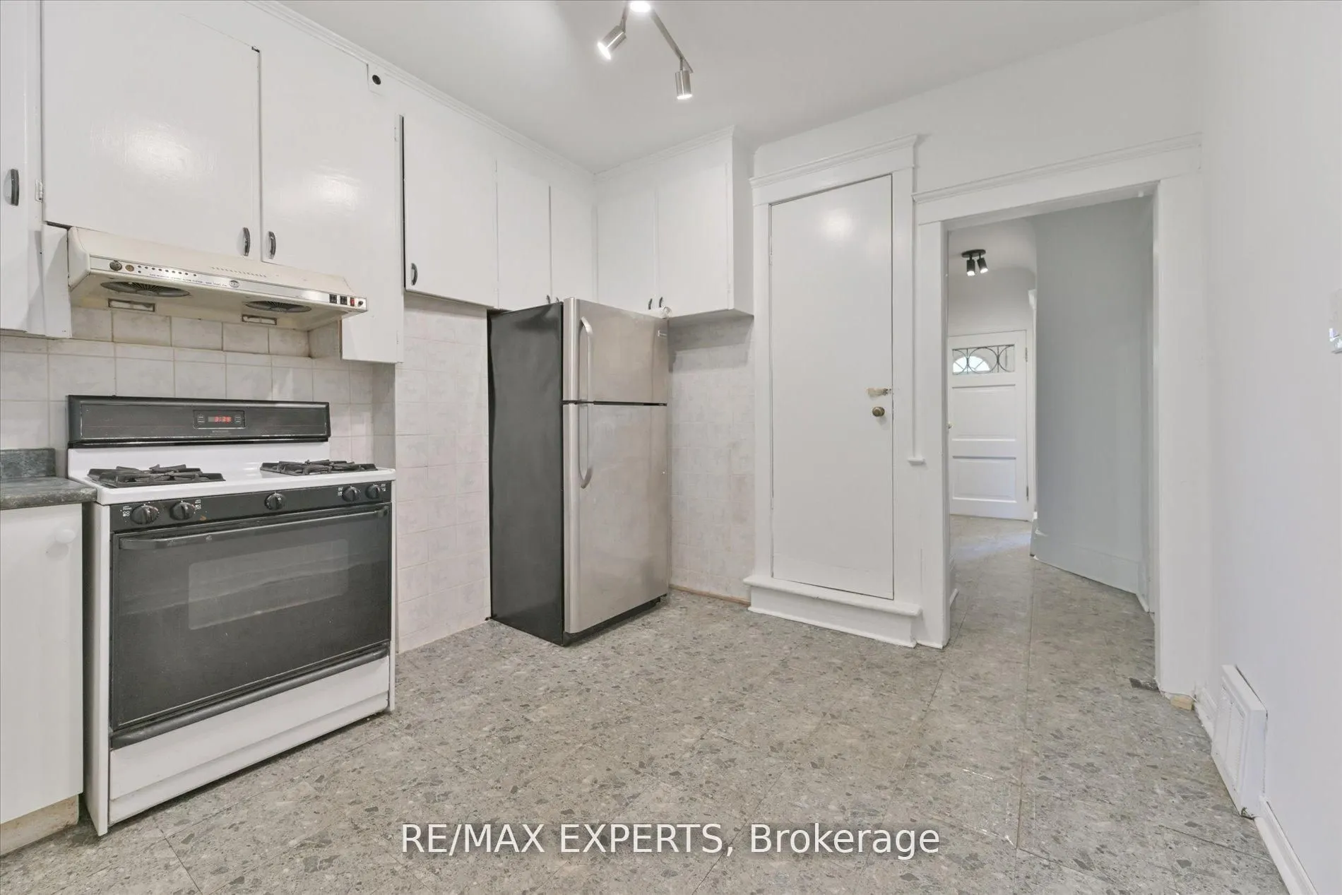 18 Barton Avenue