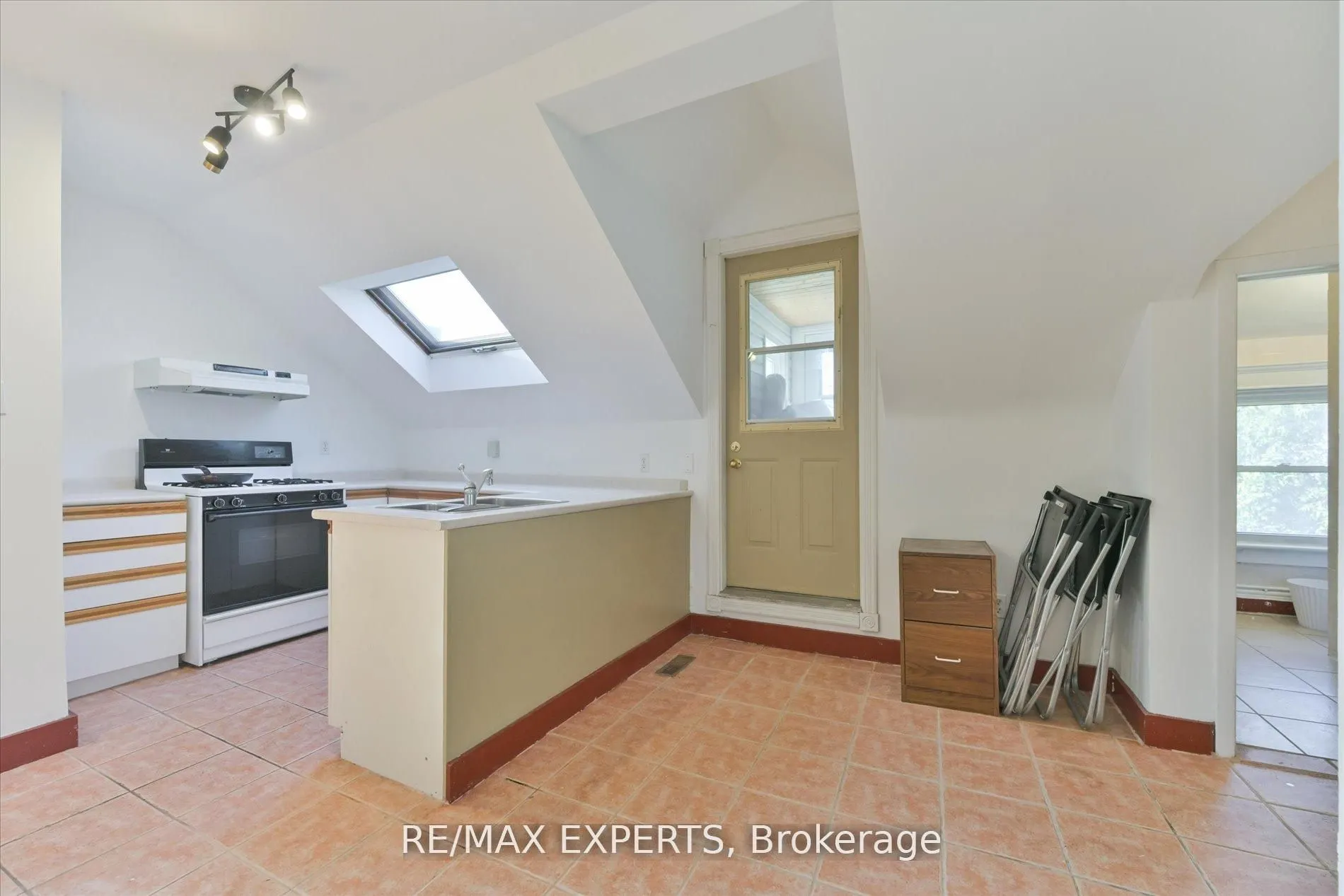 18 Barton Avenue