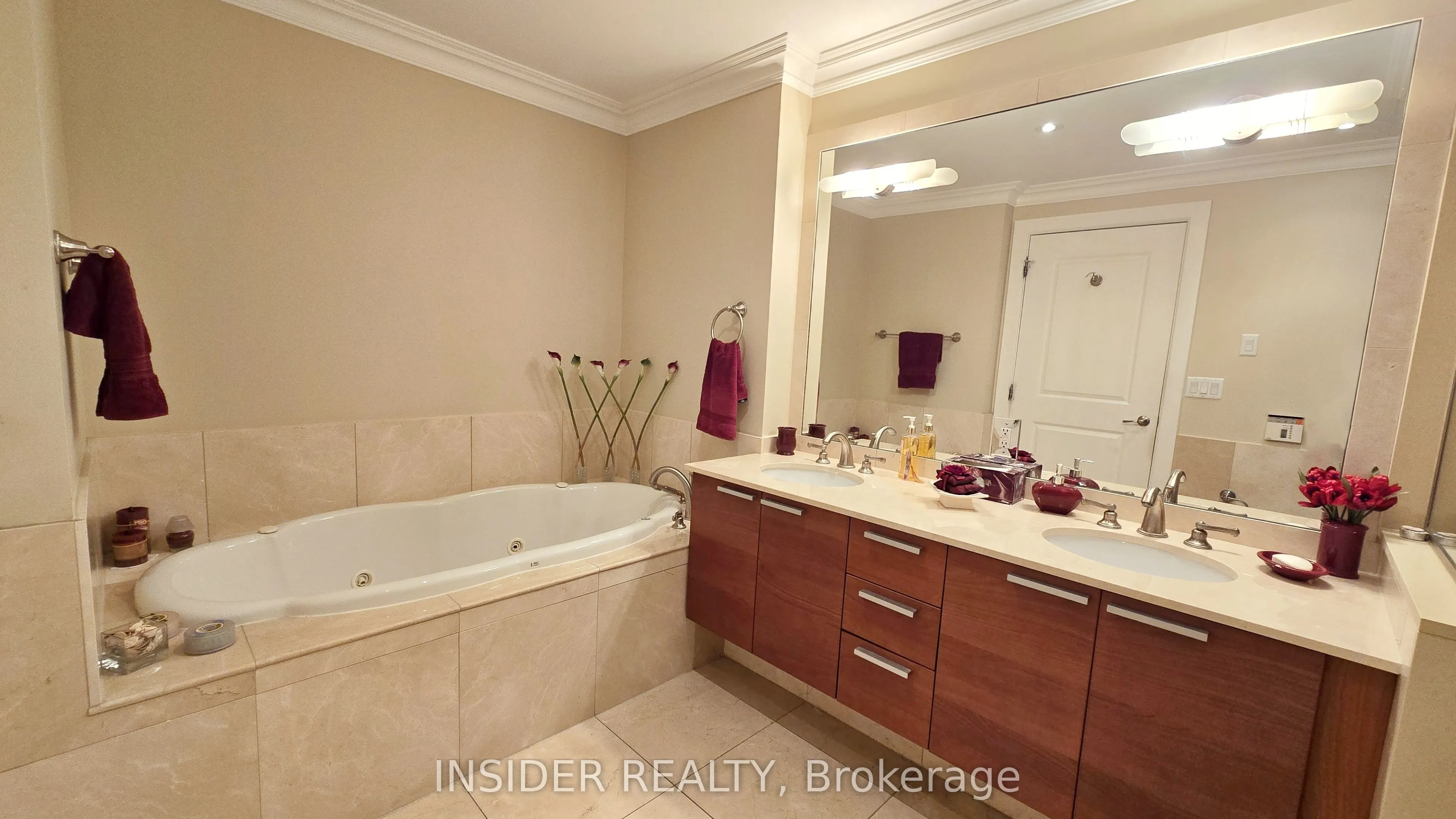 660 Sheppard Avenue E, #305
