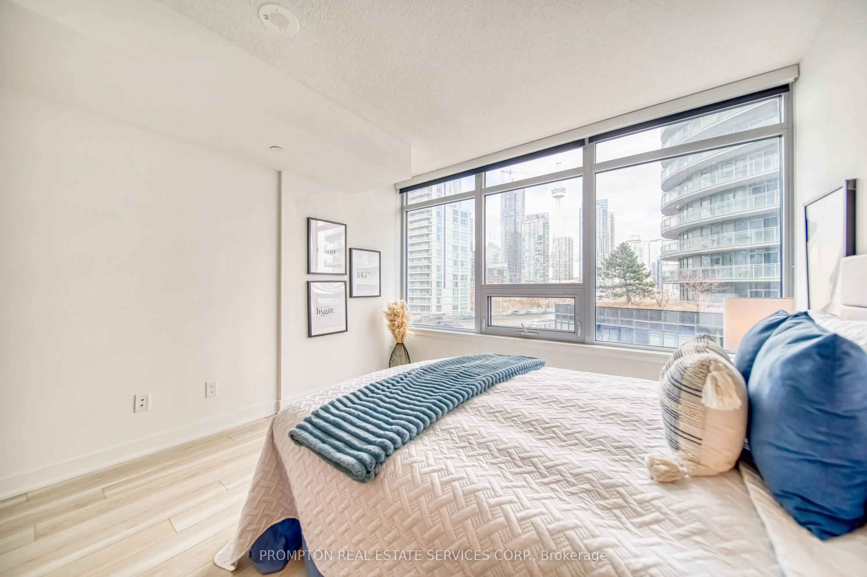 17 Bathurst Street, #612