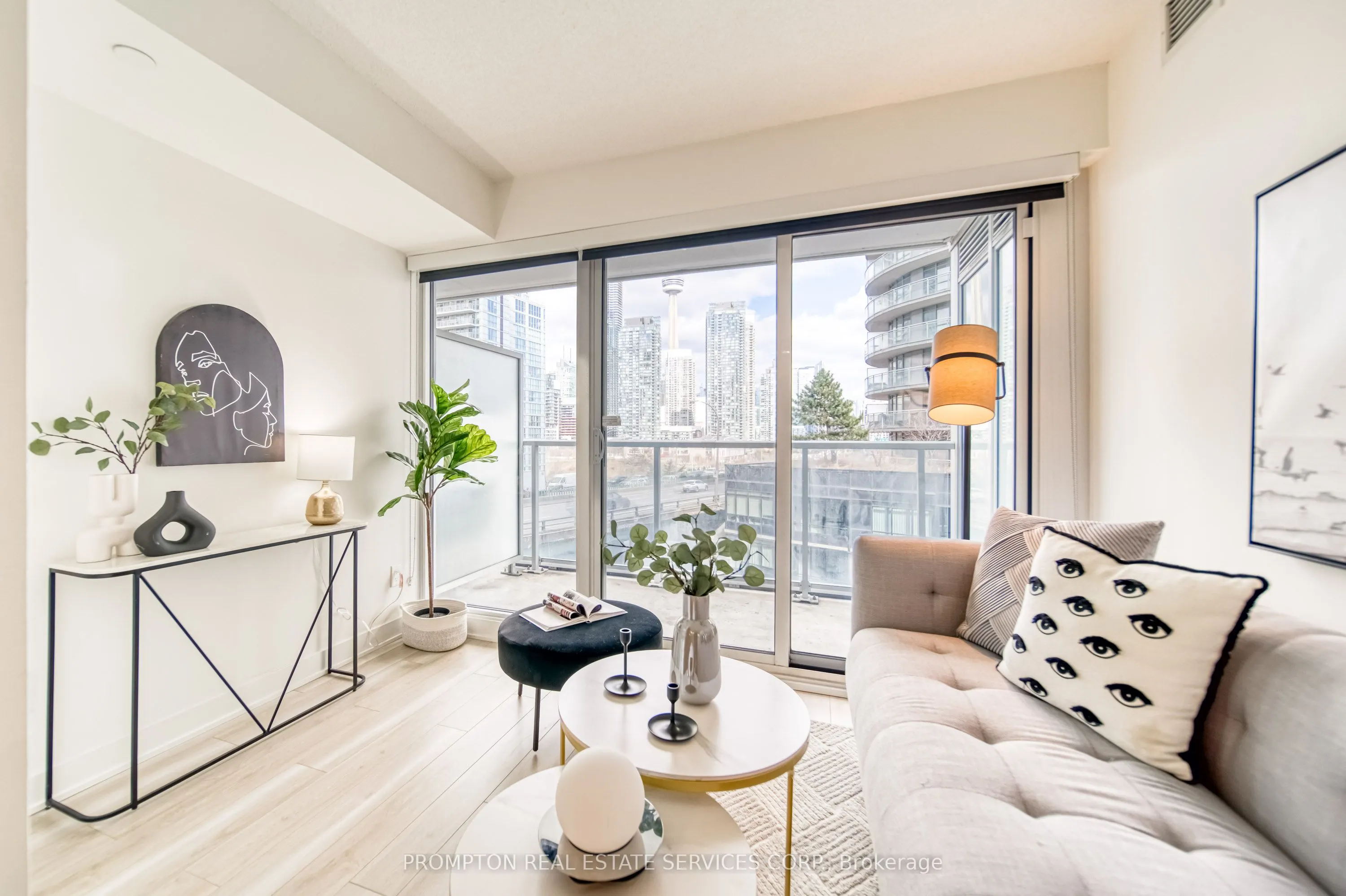 17 Bathurst Street, #612