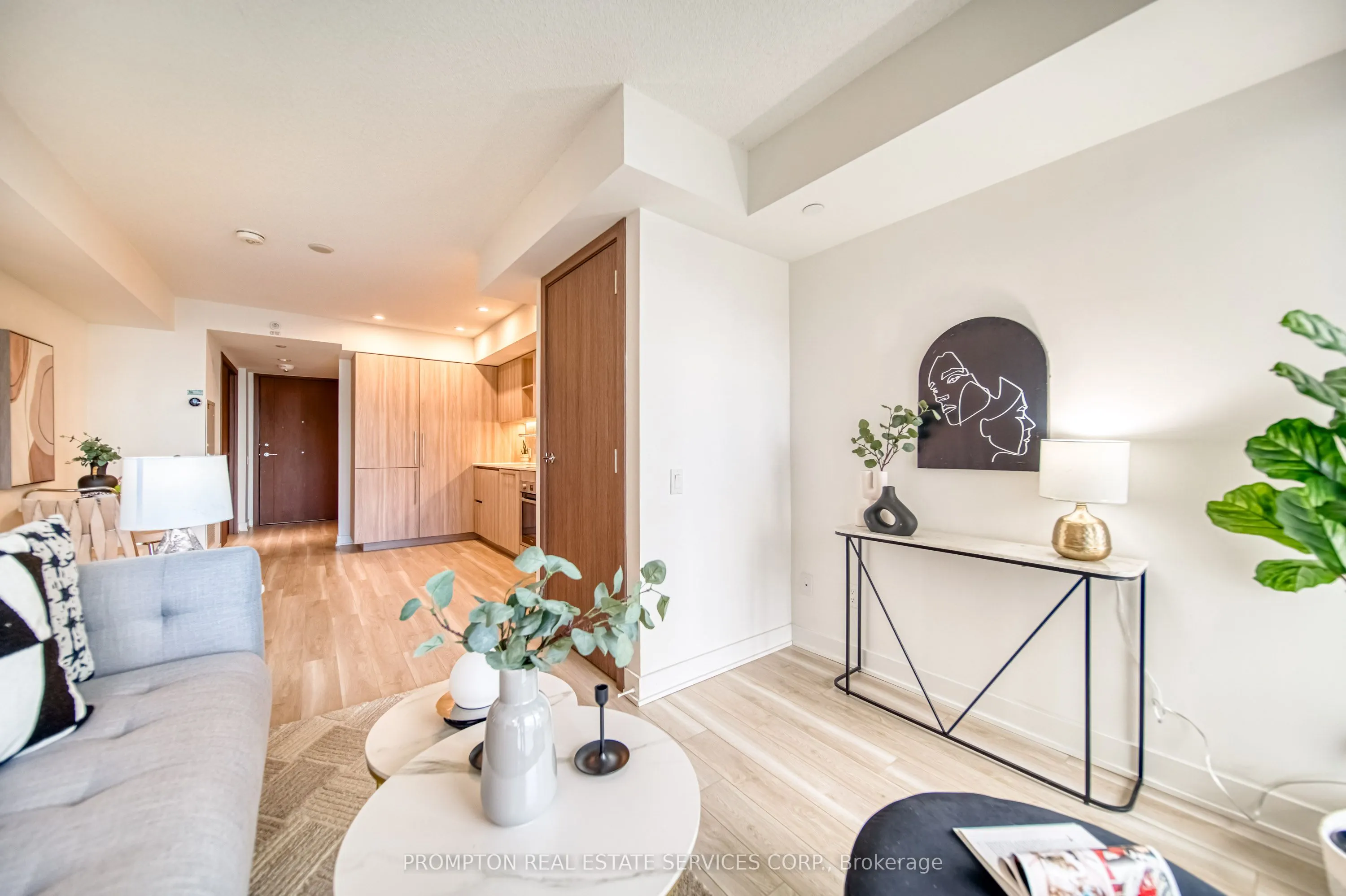 17 Bathurst Street, #612