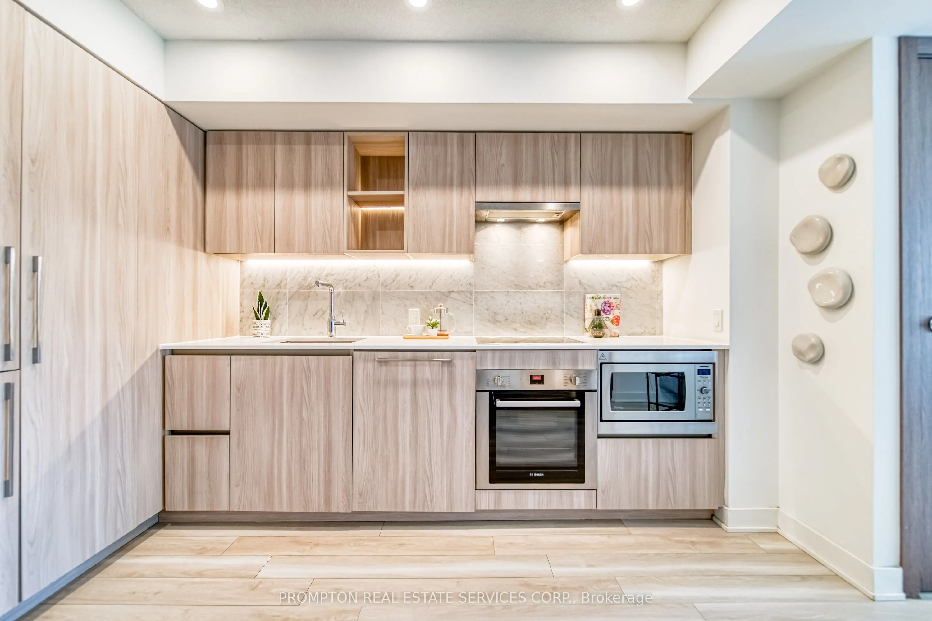 17 Bathurst Street, #612