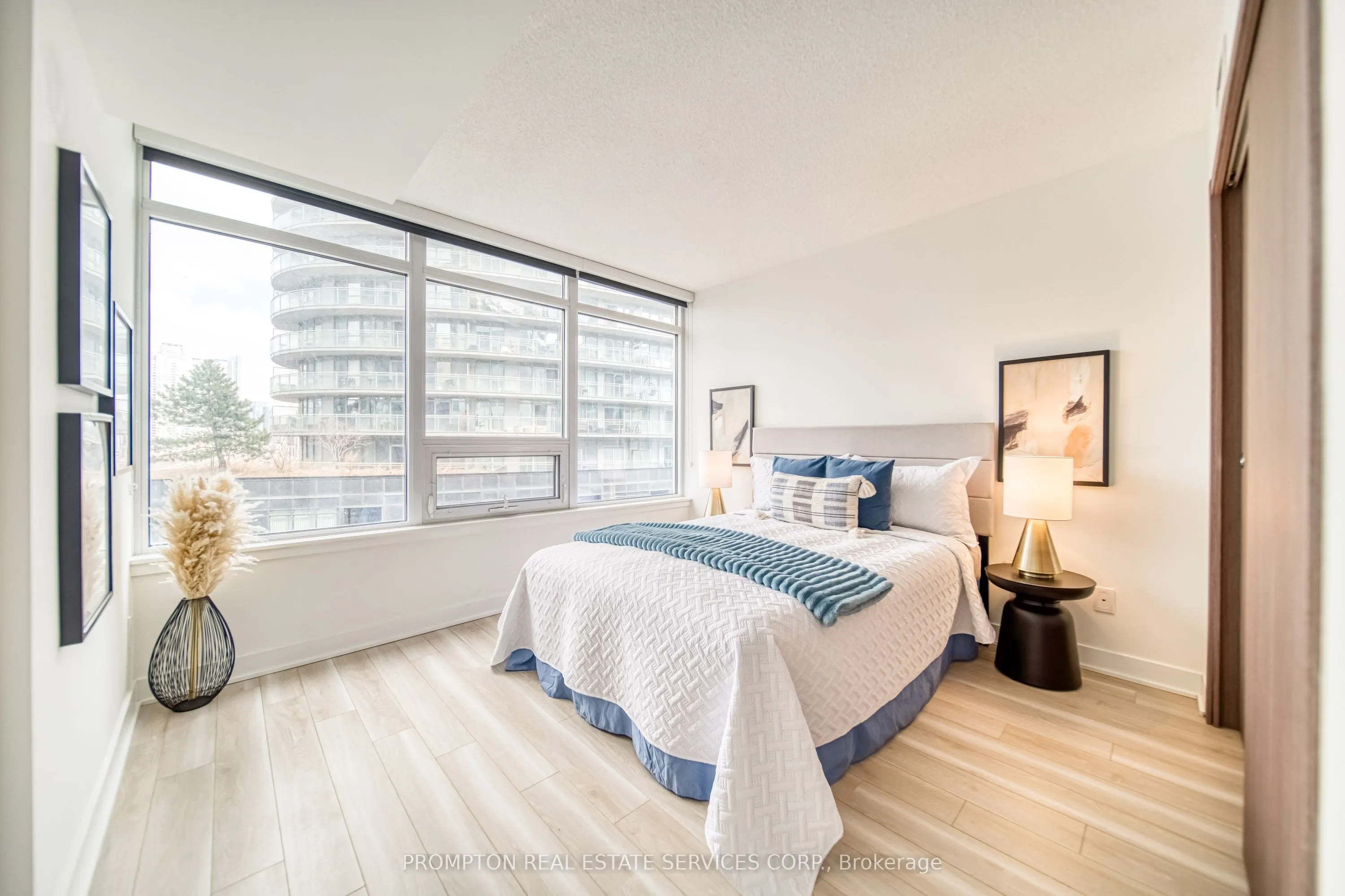 17 Bathurst Street, #612