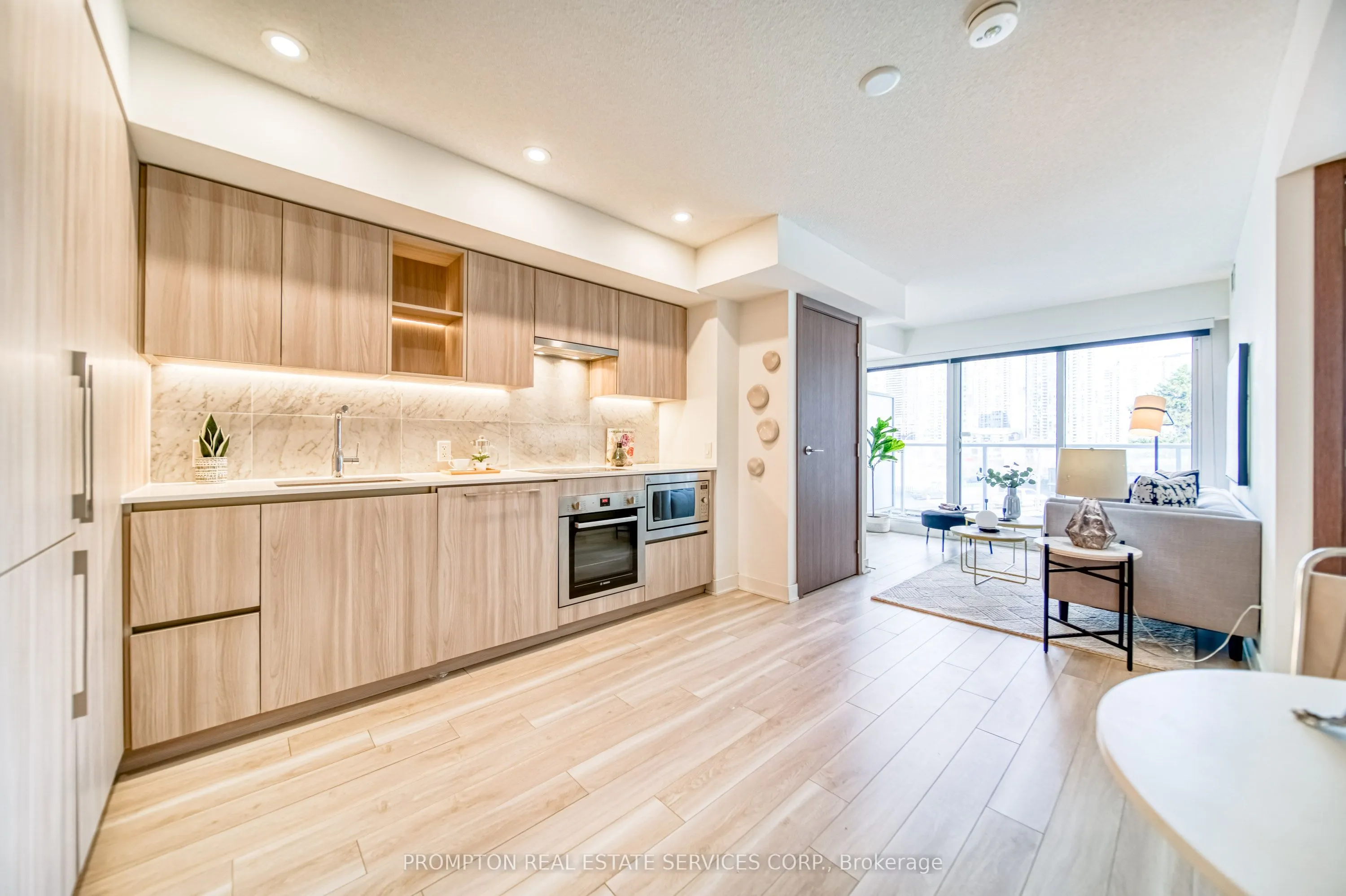17 Bathurst Street, #612