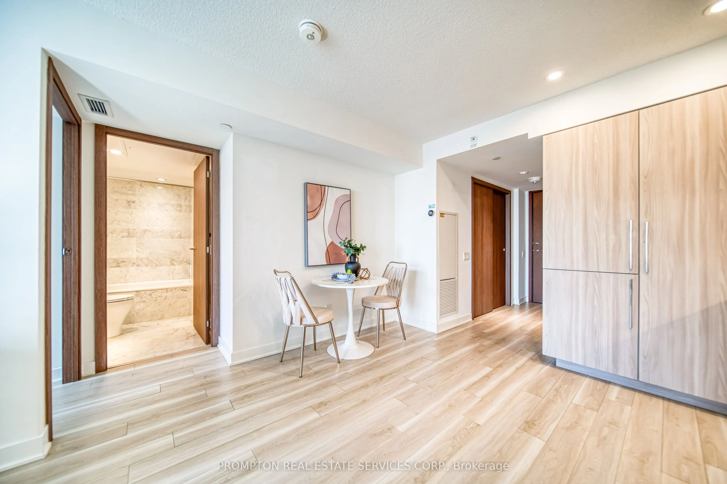 17 Bathurst Street, #612