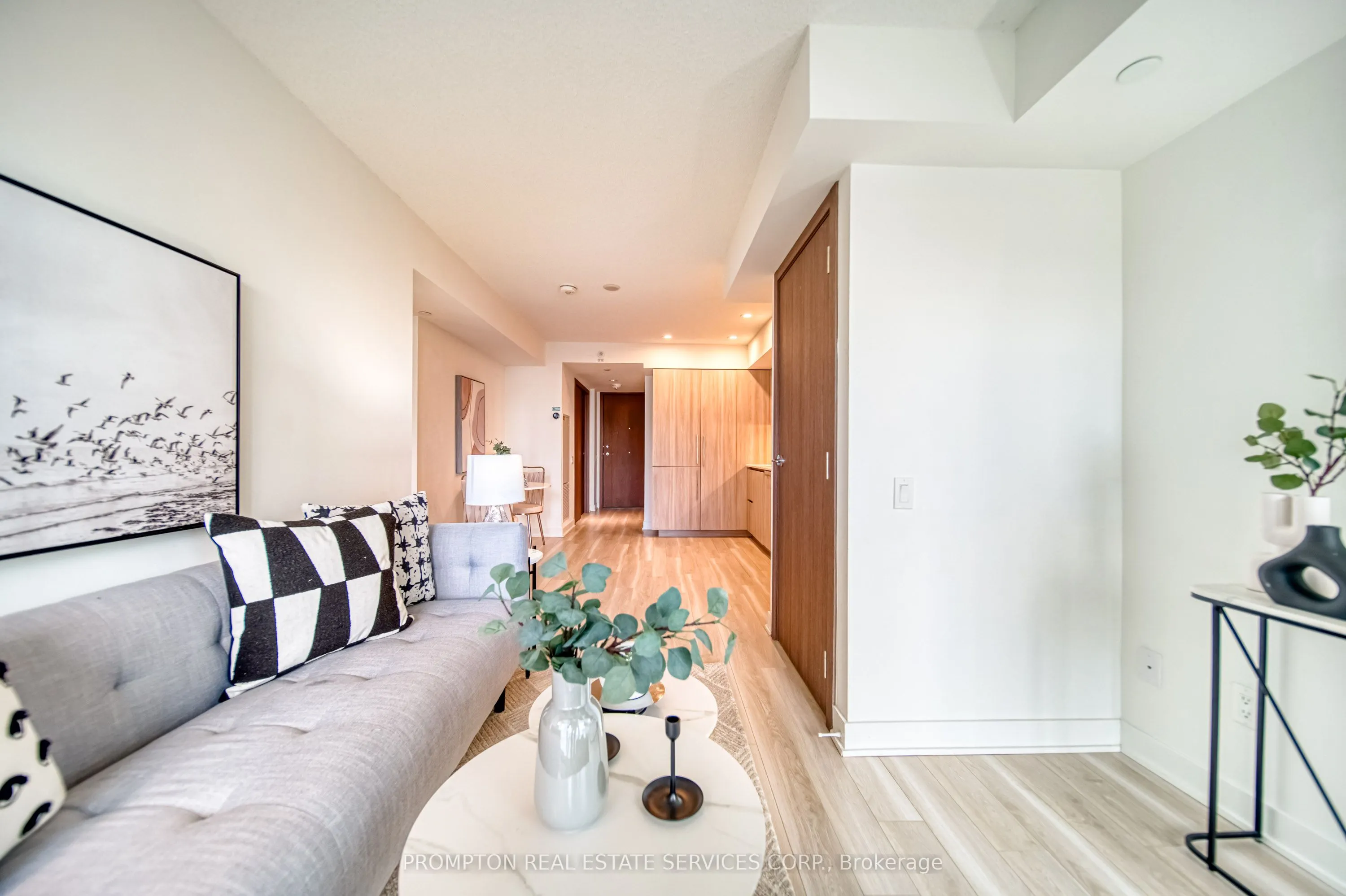 17 Bathurst Street, #612