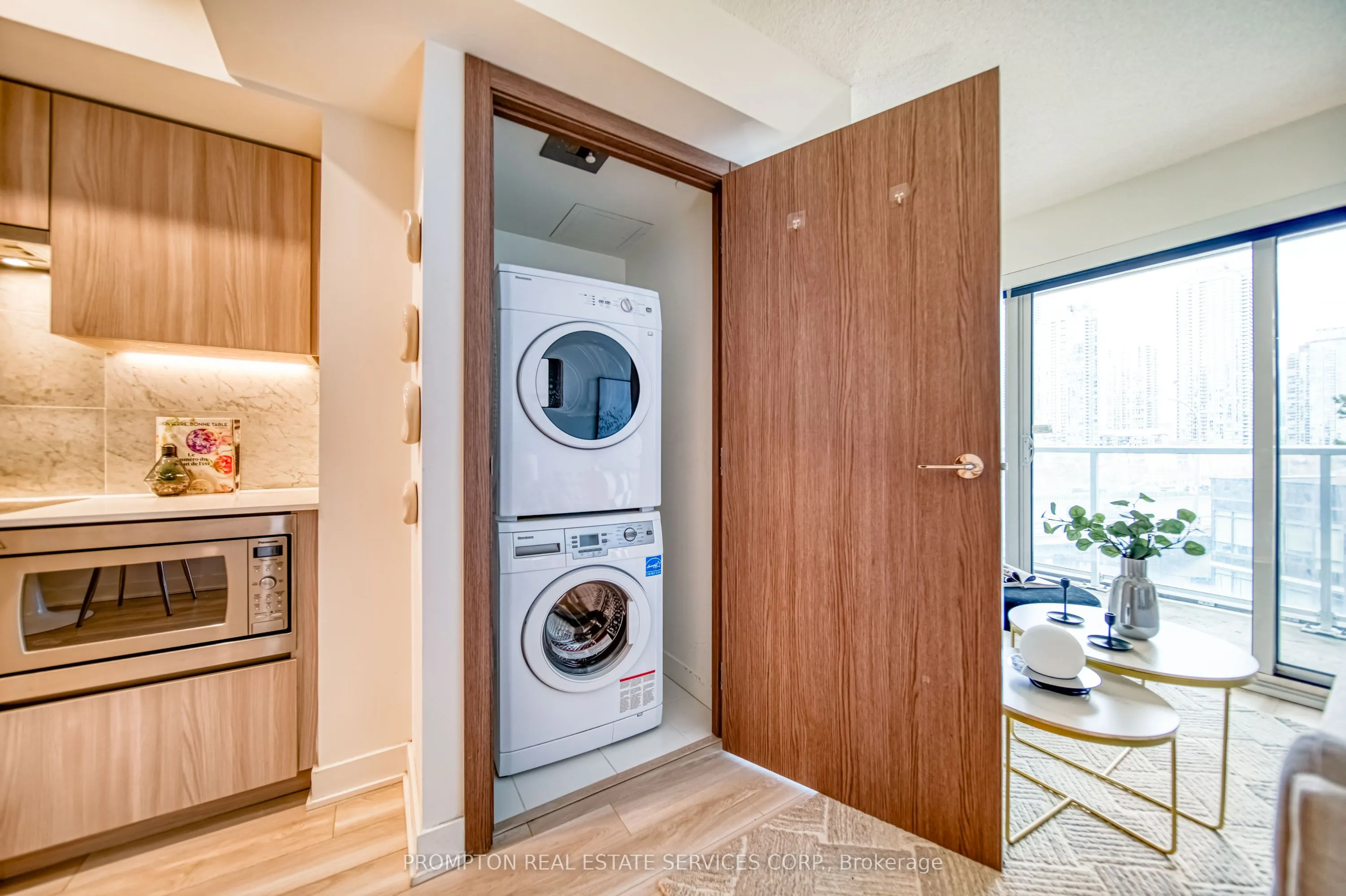 17 Bathurst Street, #612