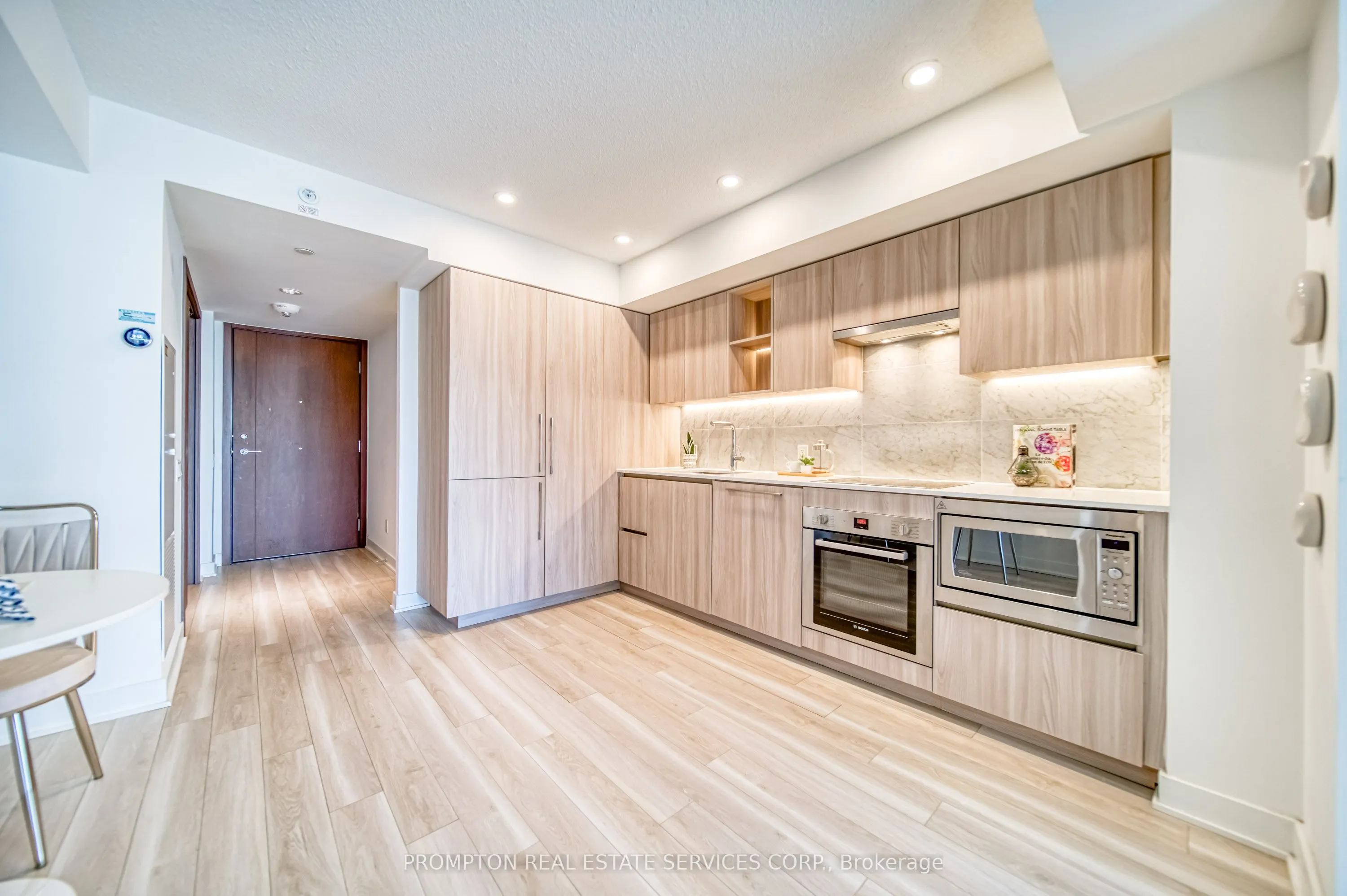 17 Bathurst Street, #612