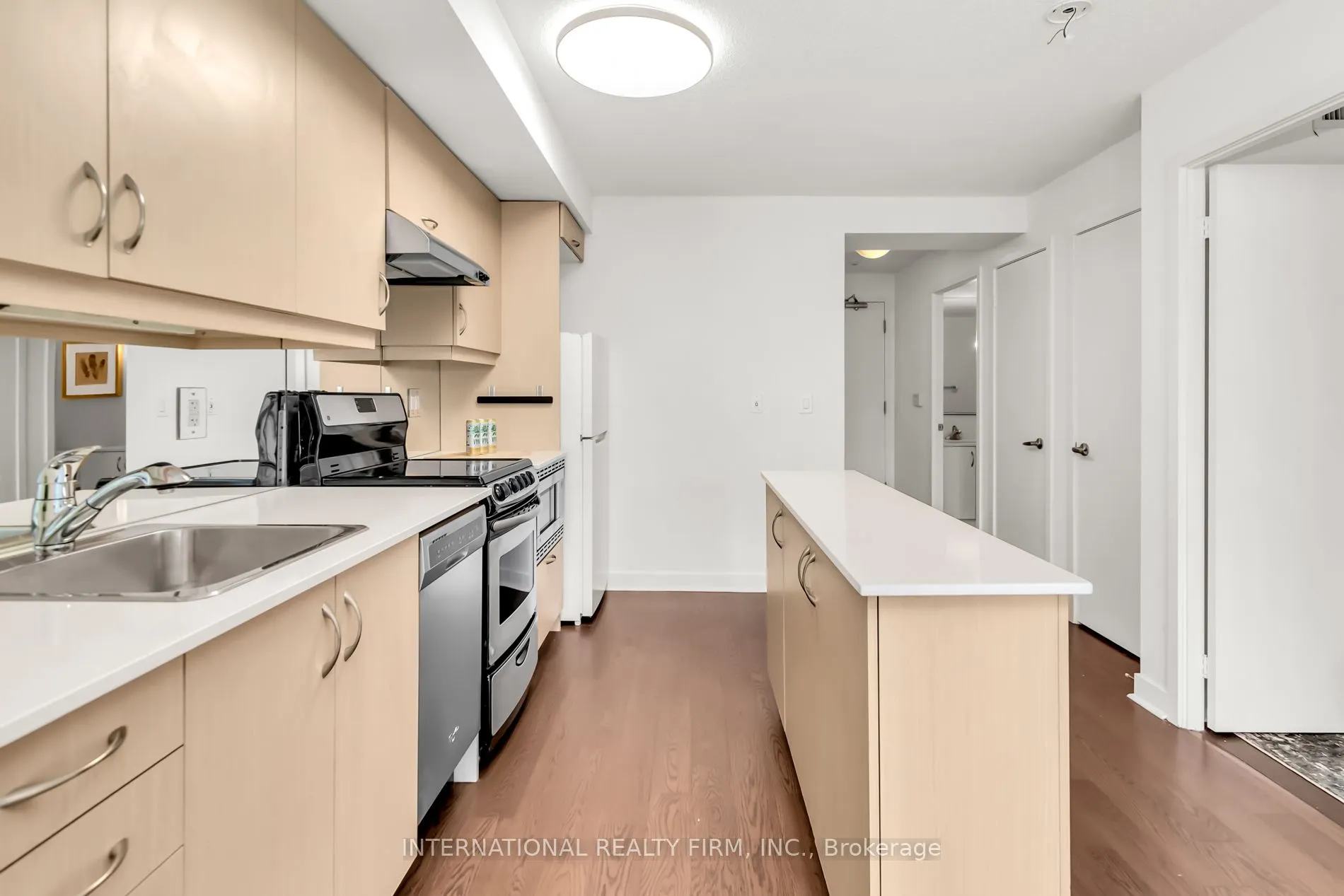 320 Richmond Street E #809