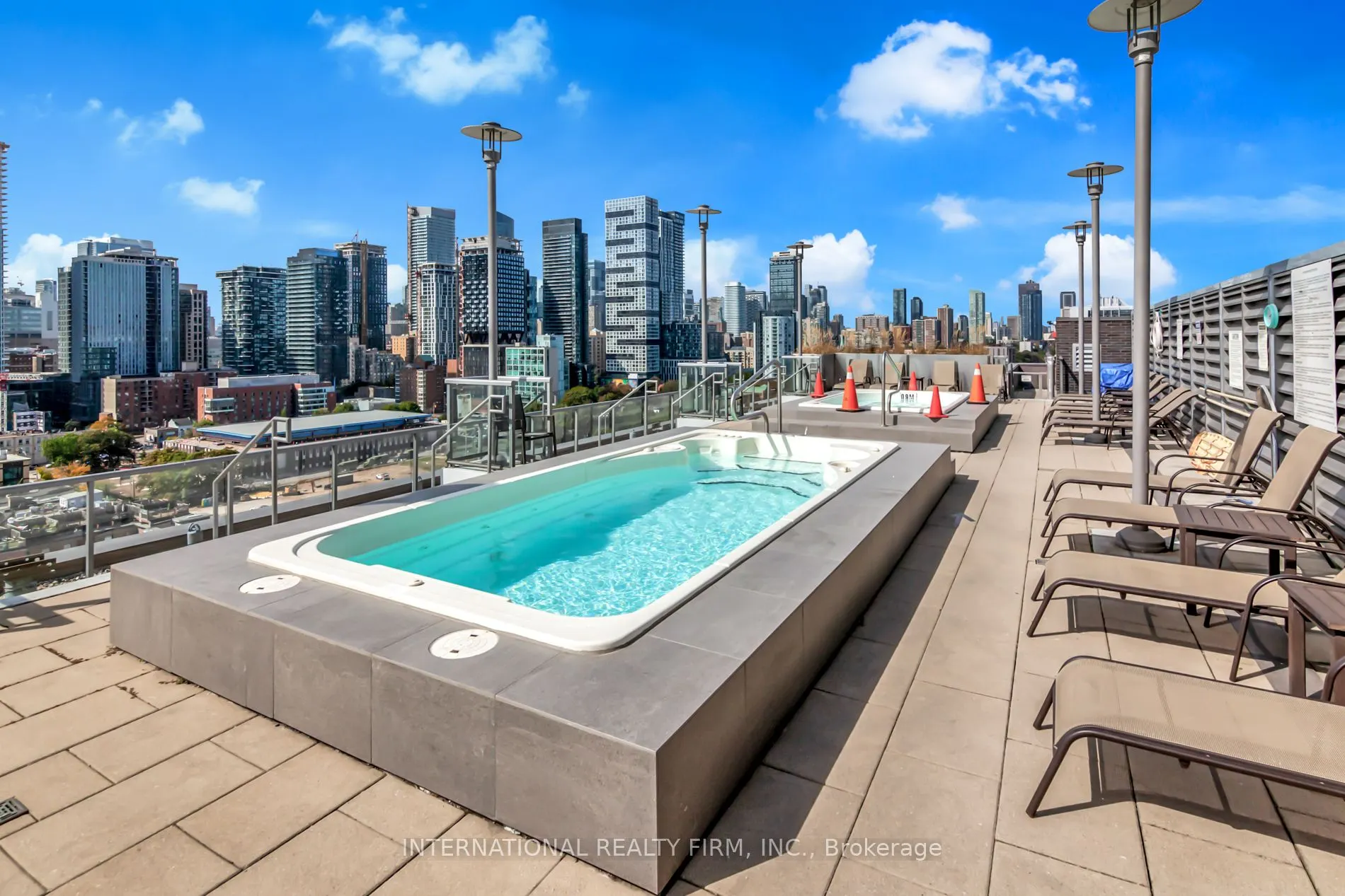 320 Richmond Street E #809
