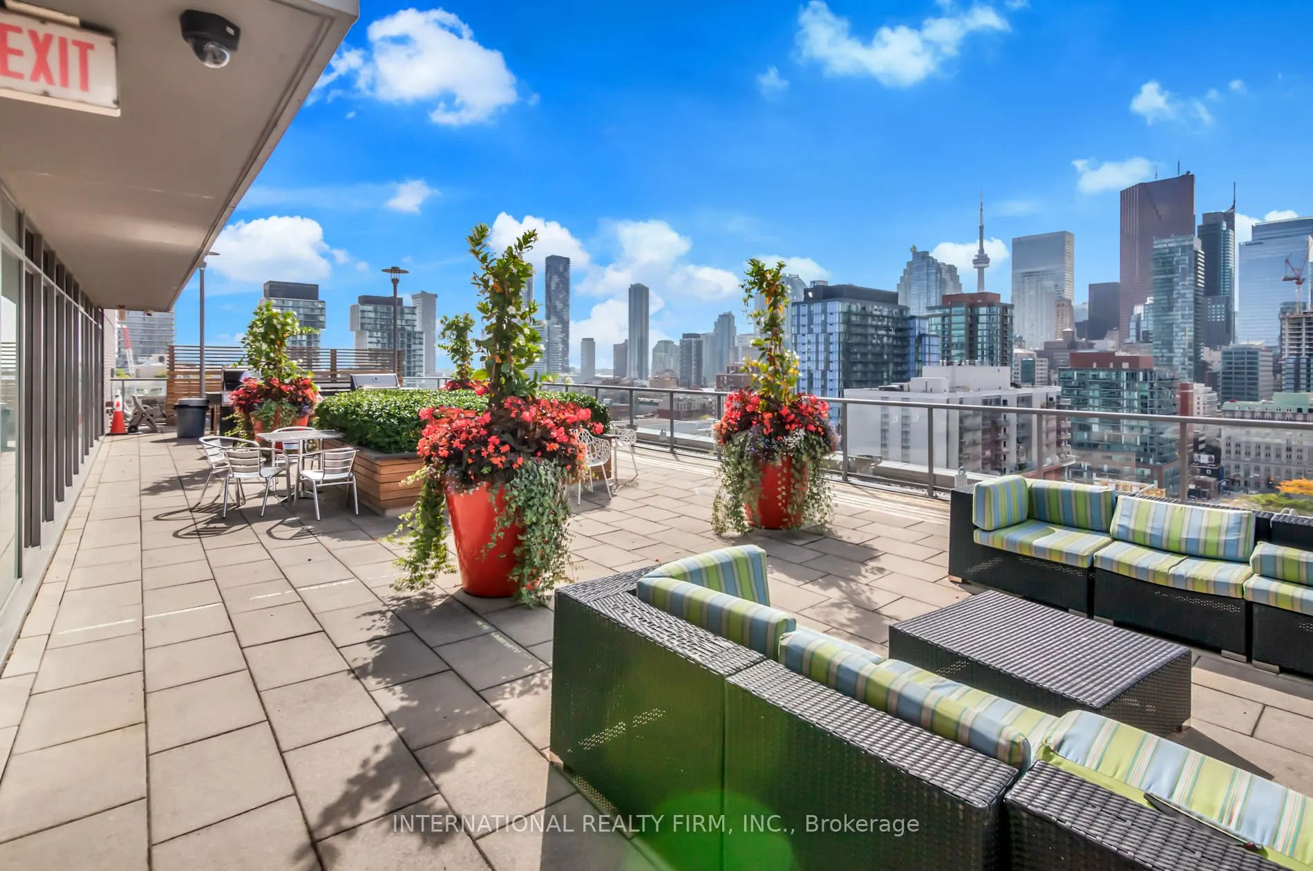 320 Richmond Street E #809