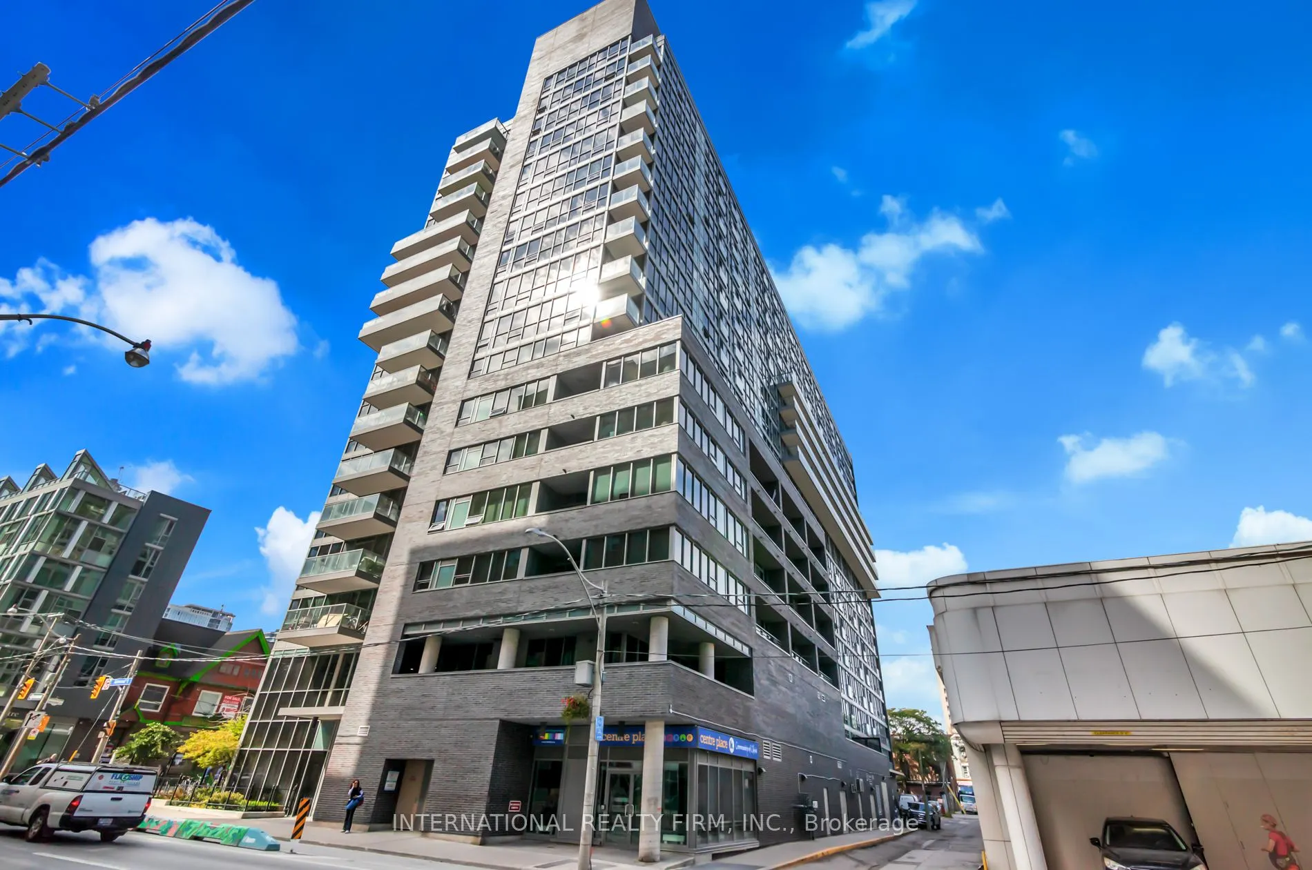 320 Richmond Street E #809