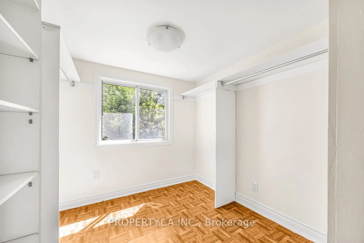 889 Palmerston Avenue
