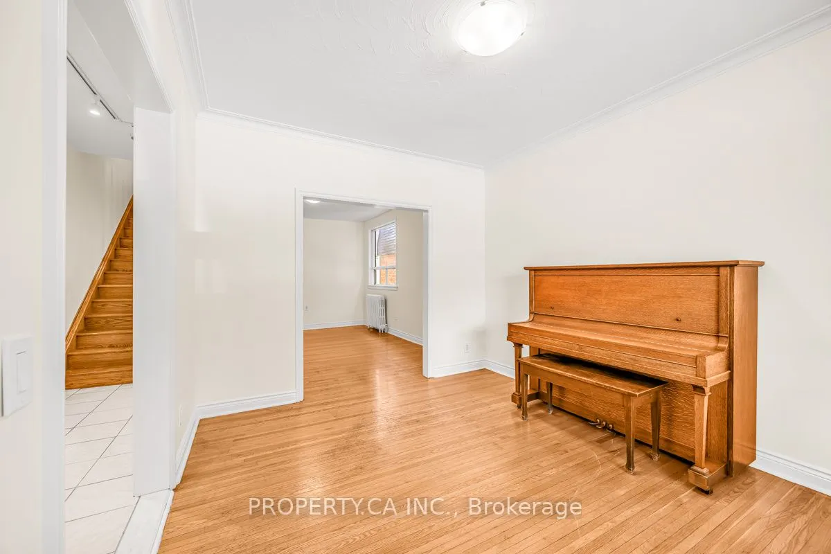889 Palmerston Avenue
