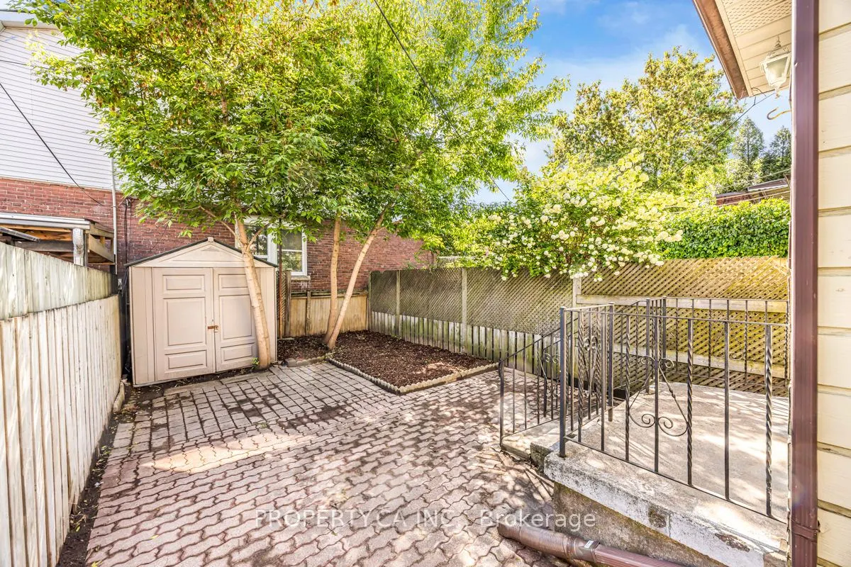 889 Palmerston Avenue