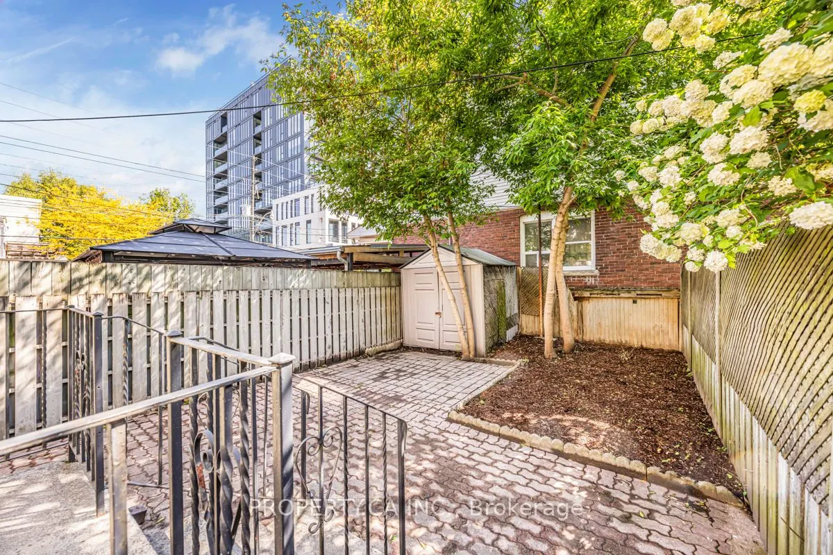 889 Palmerston Avenue