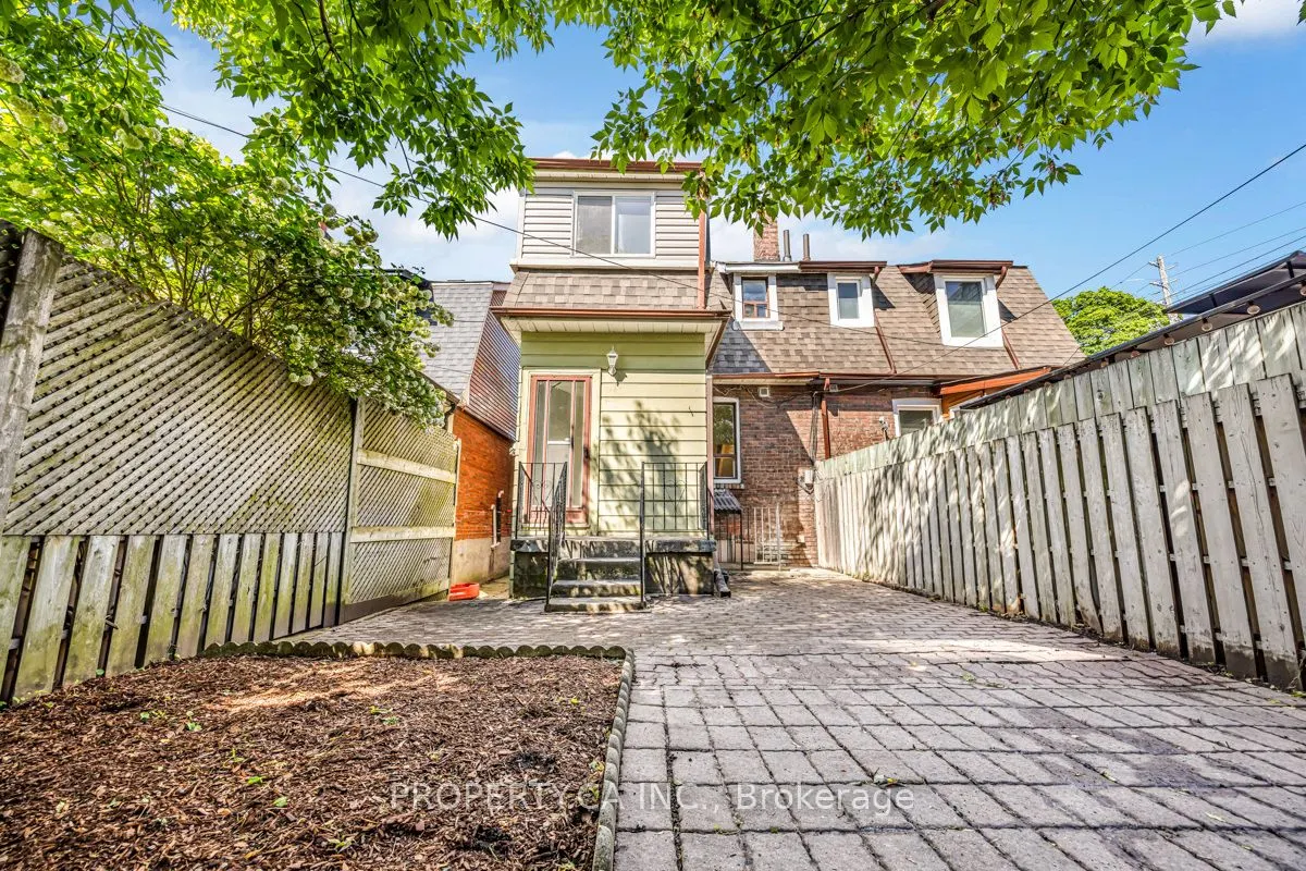 889 Palmerston Avenue