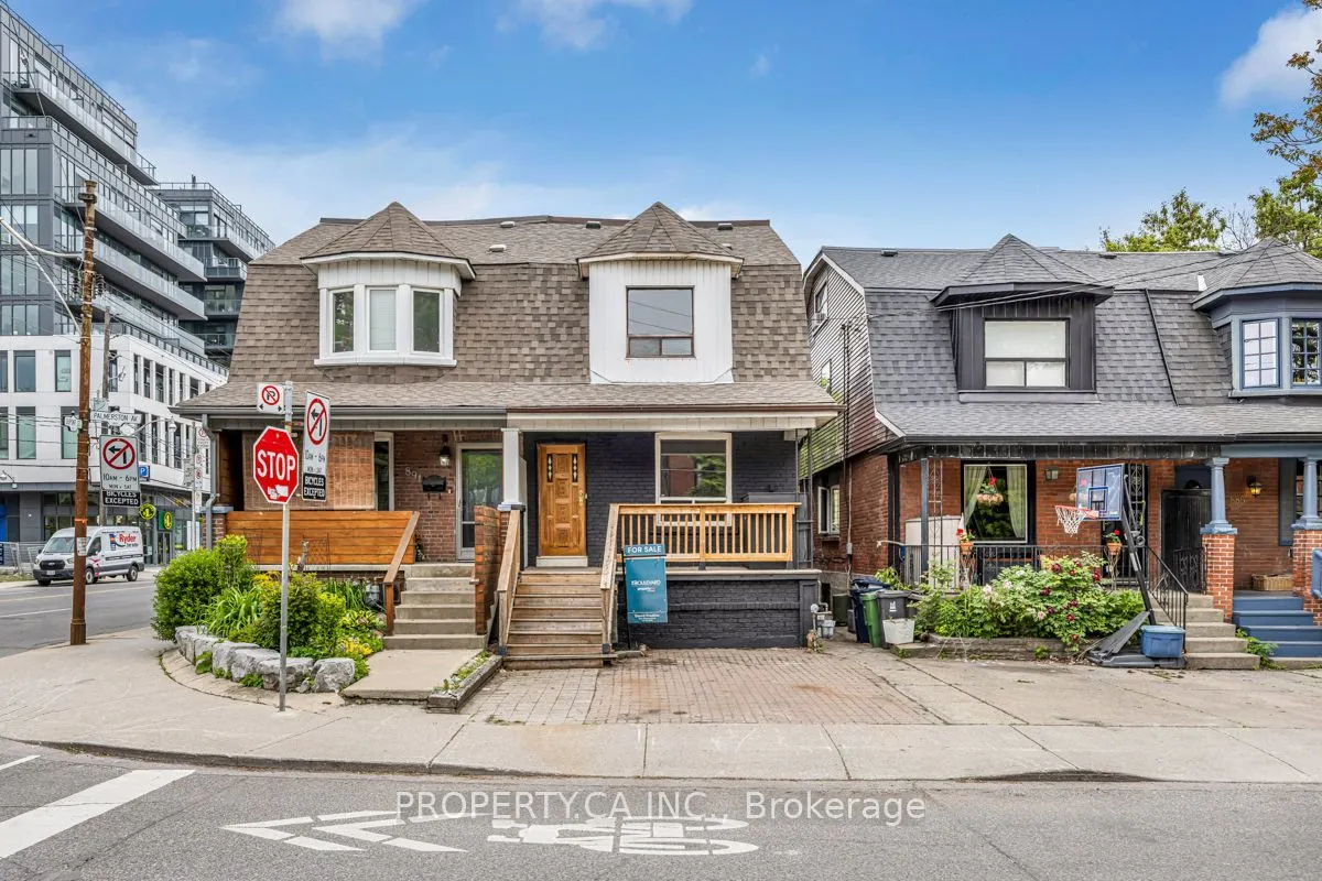 889 Palmerston Avenue