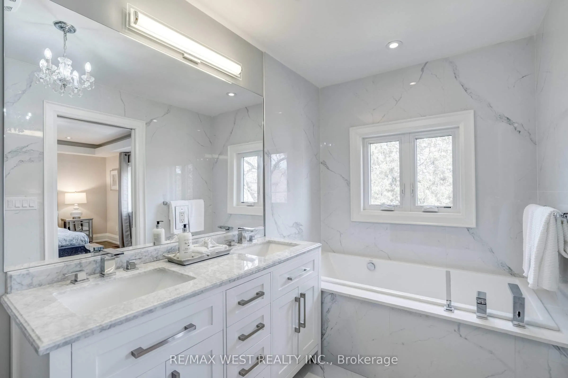 352B Lawrence Avenue W
