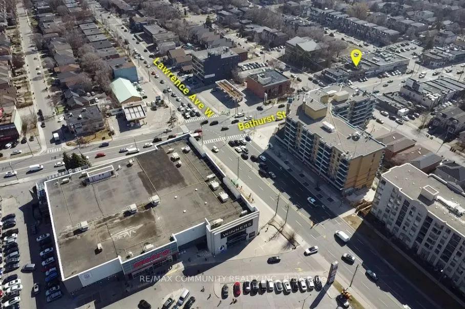 3027 Bathurst Street