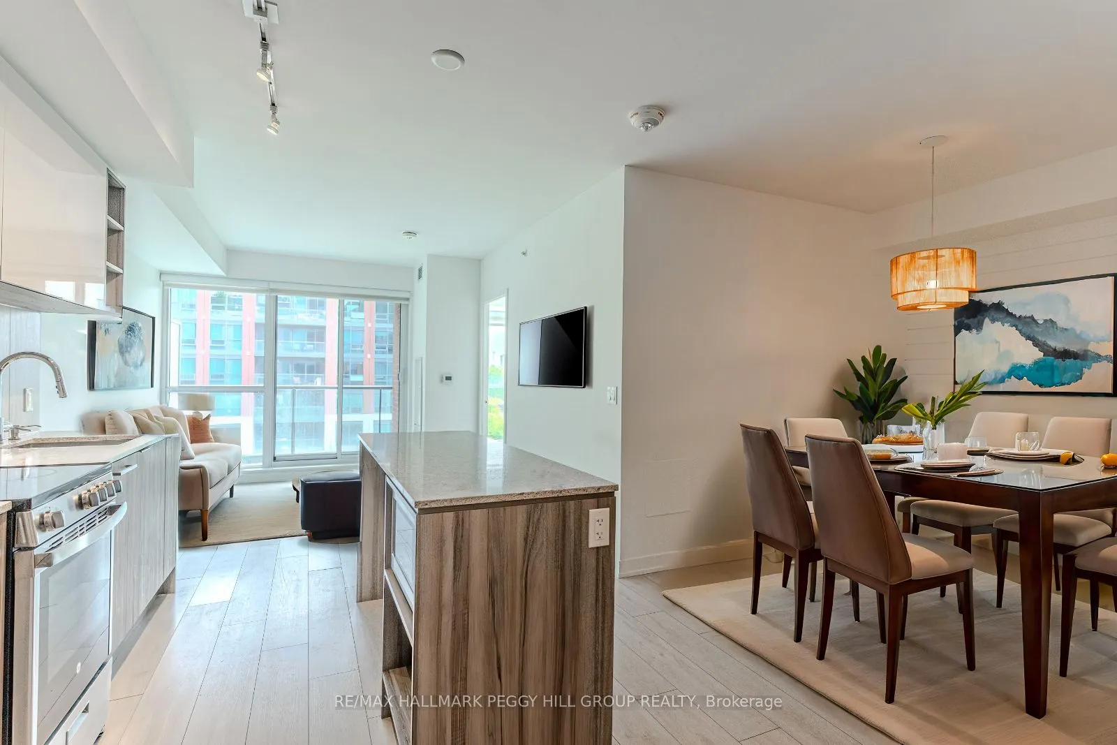 31 Tippett Road, #460