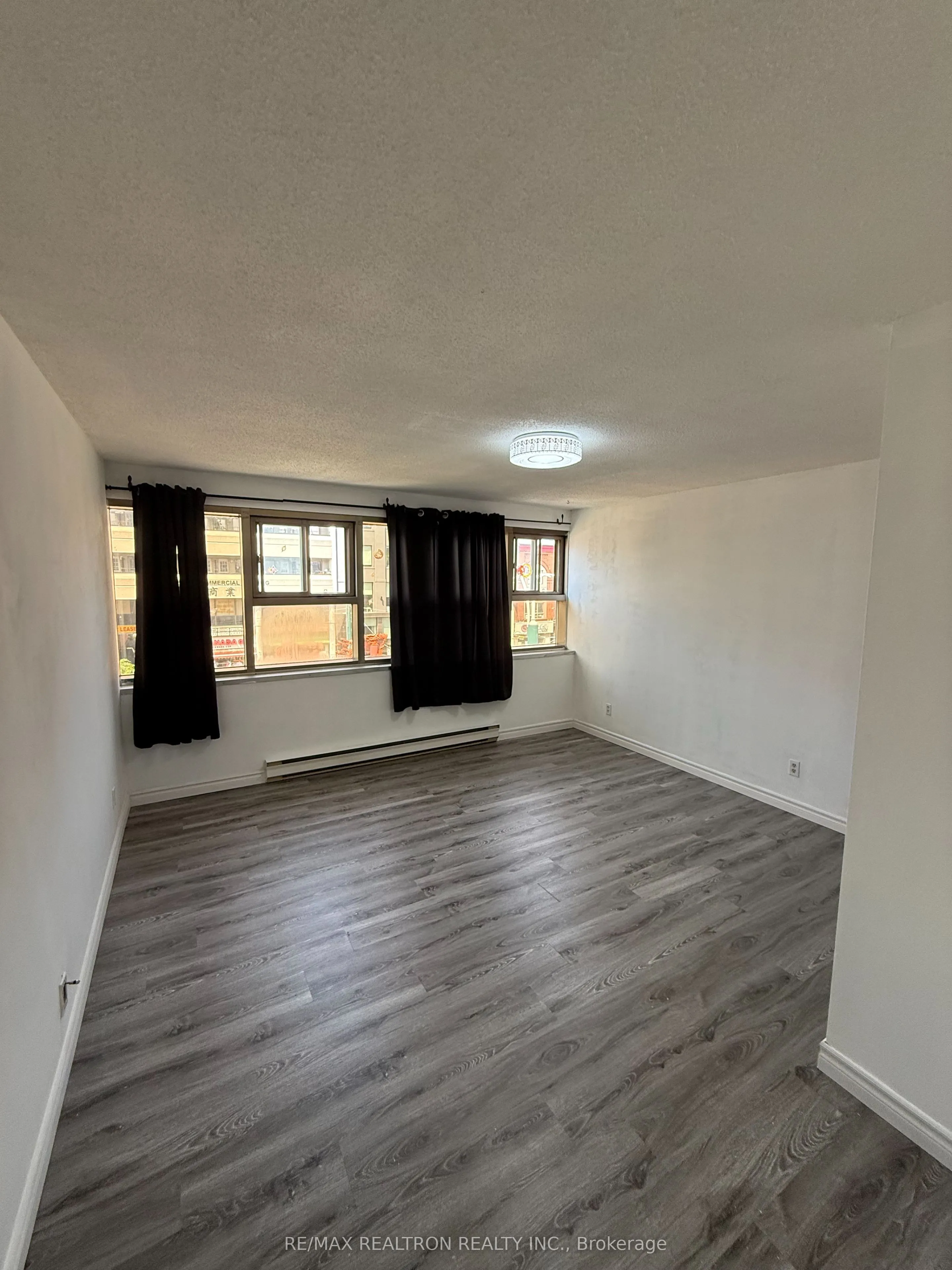 291 Spadina Avenue, #302