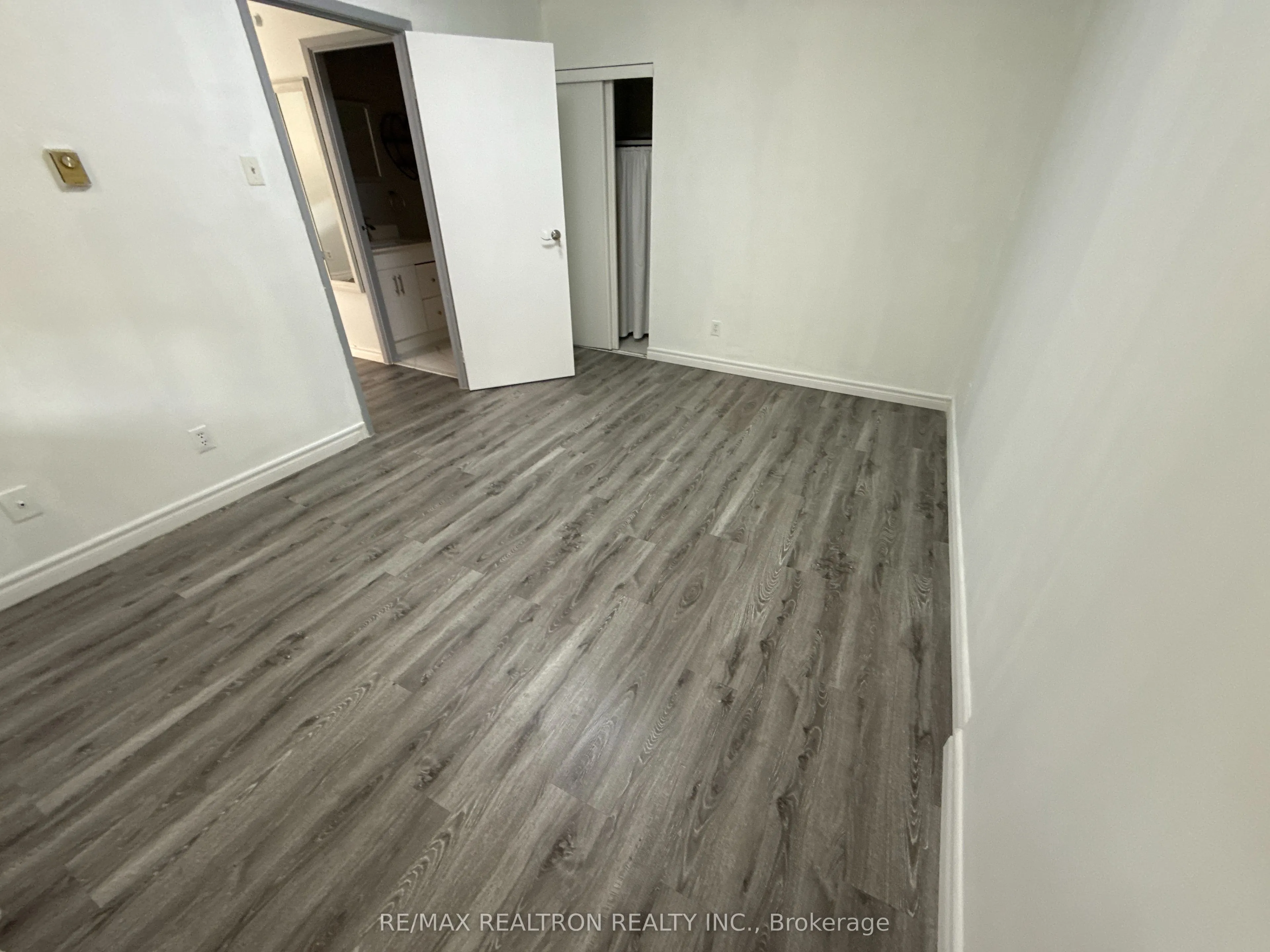 291 Spadina Avenue, #302