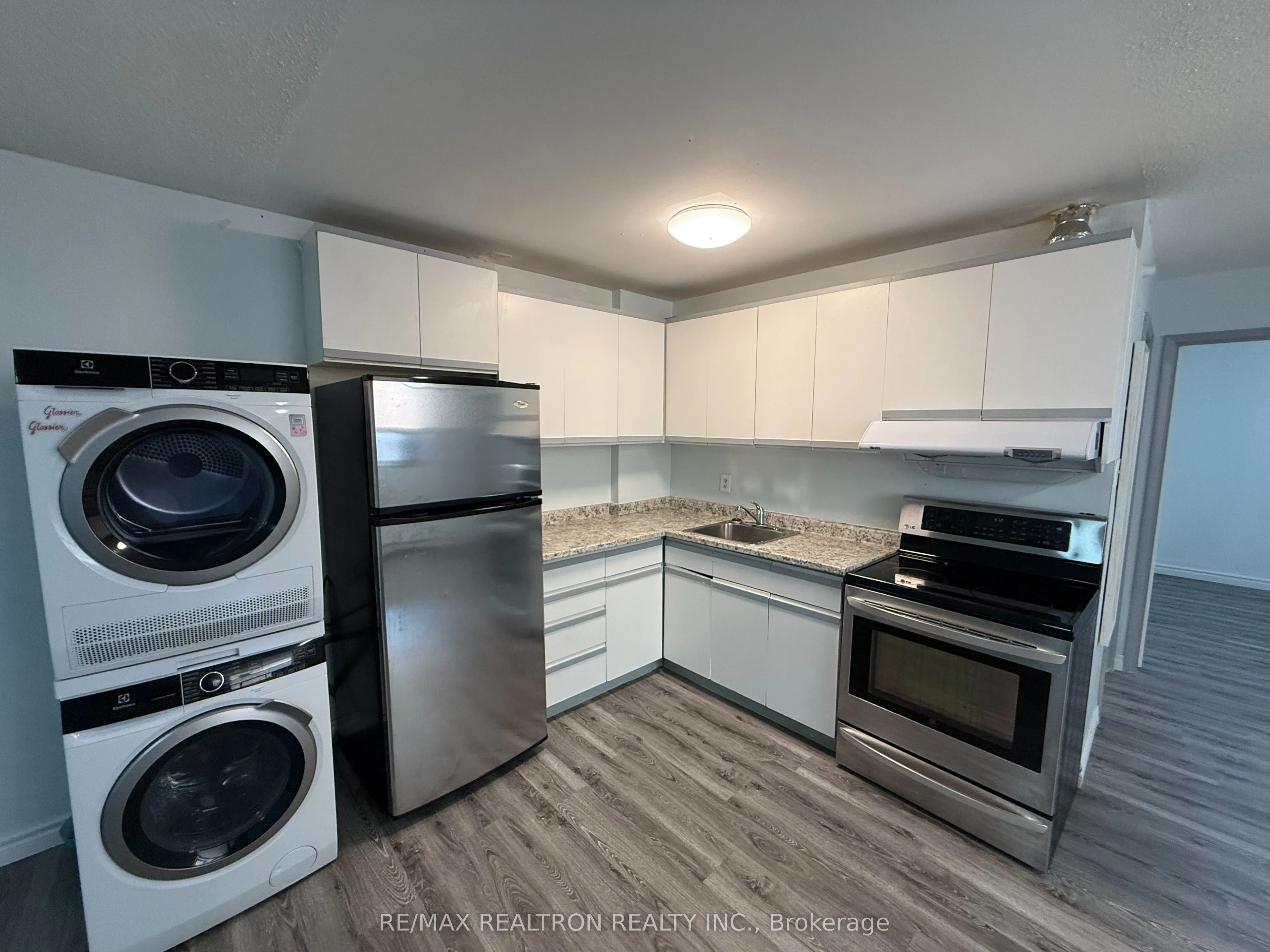 291 Spadina Avenue, #302