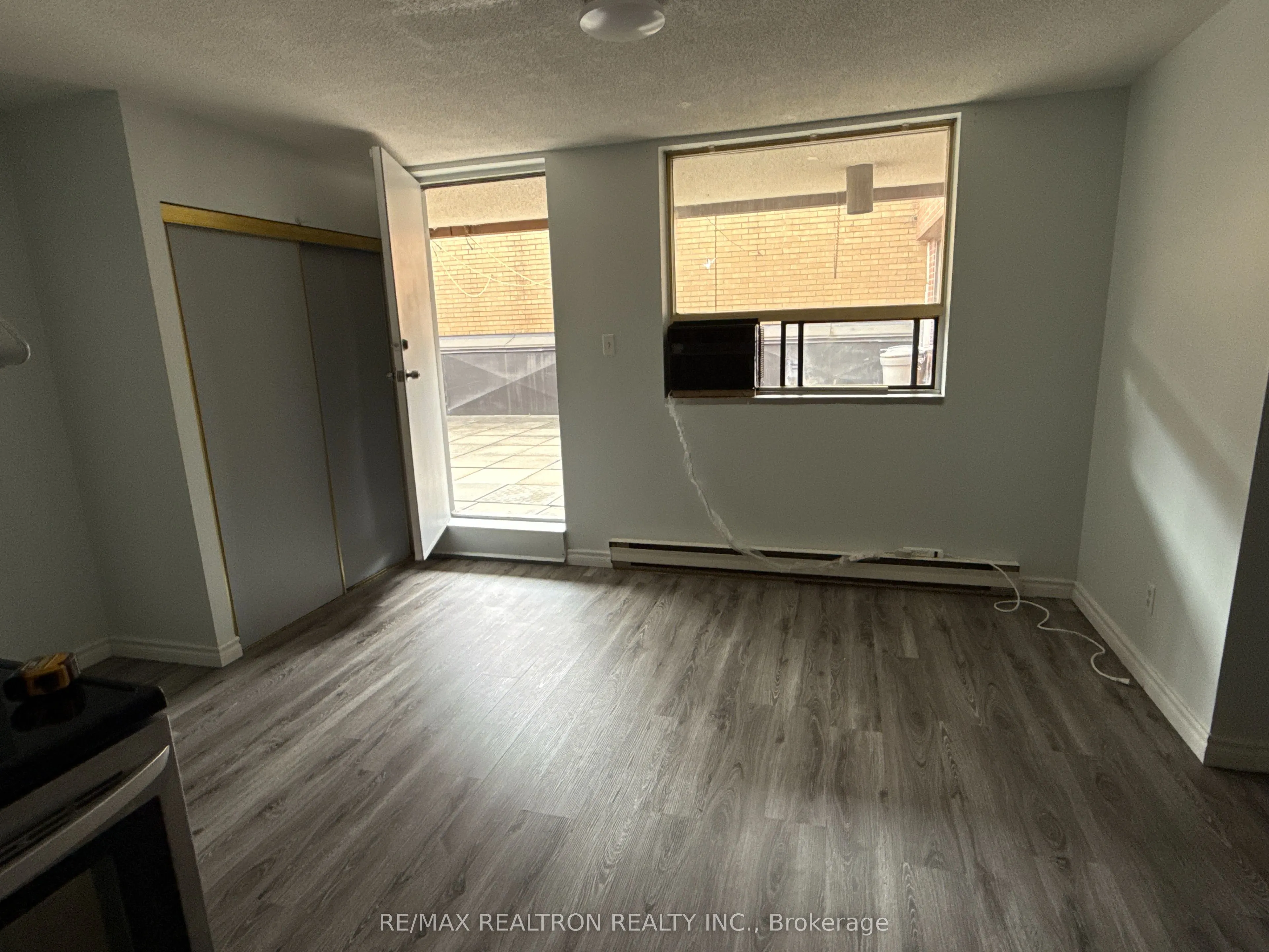 291 Spadina Avenue, #302