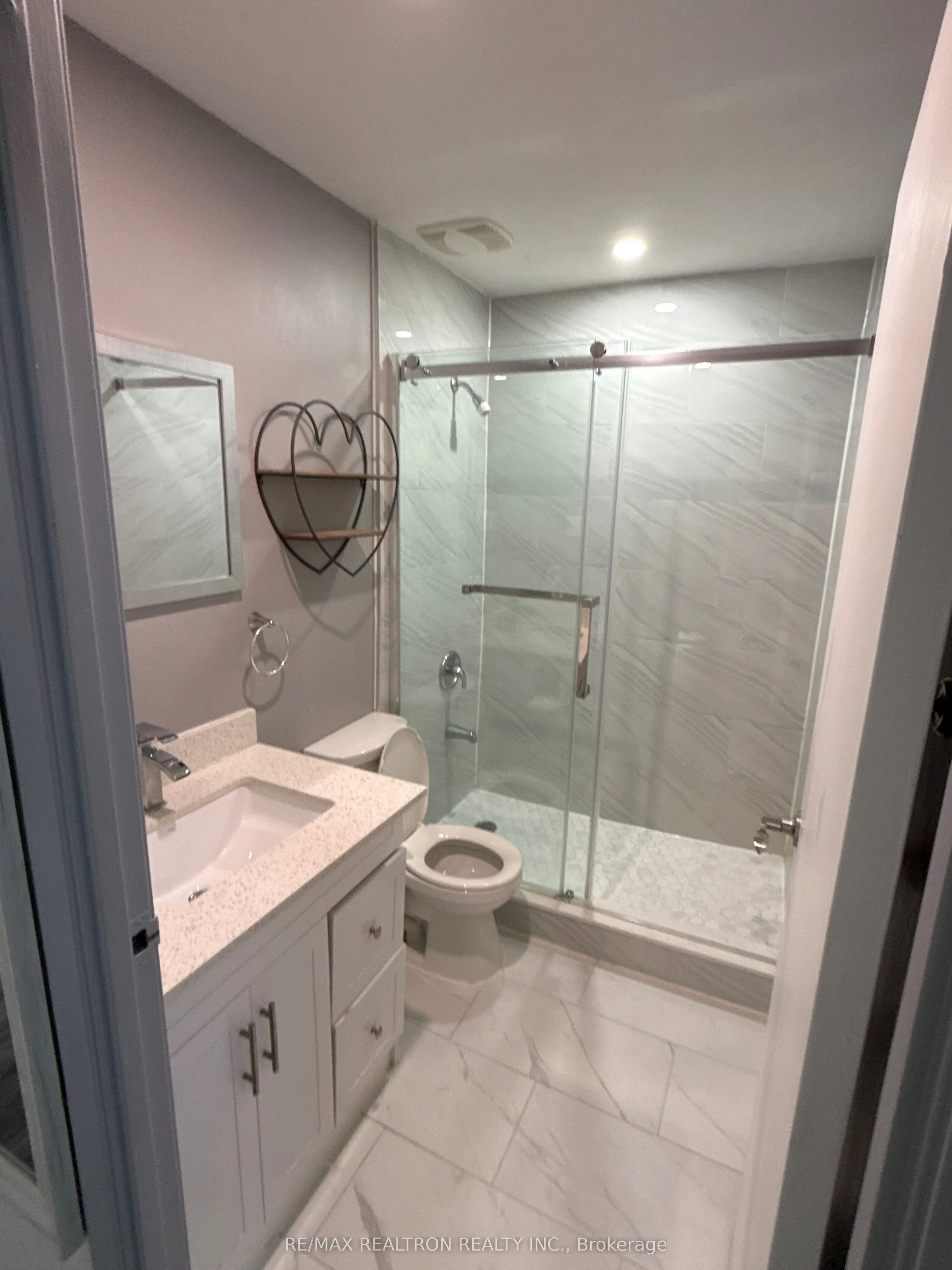 291 Spadina Avenue, #302