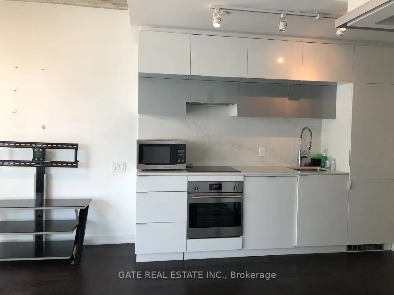 185 Roehampton Avenue, #1802