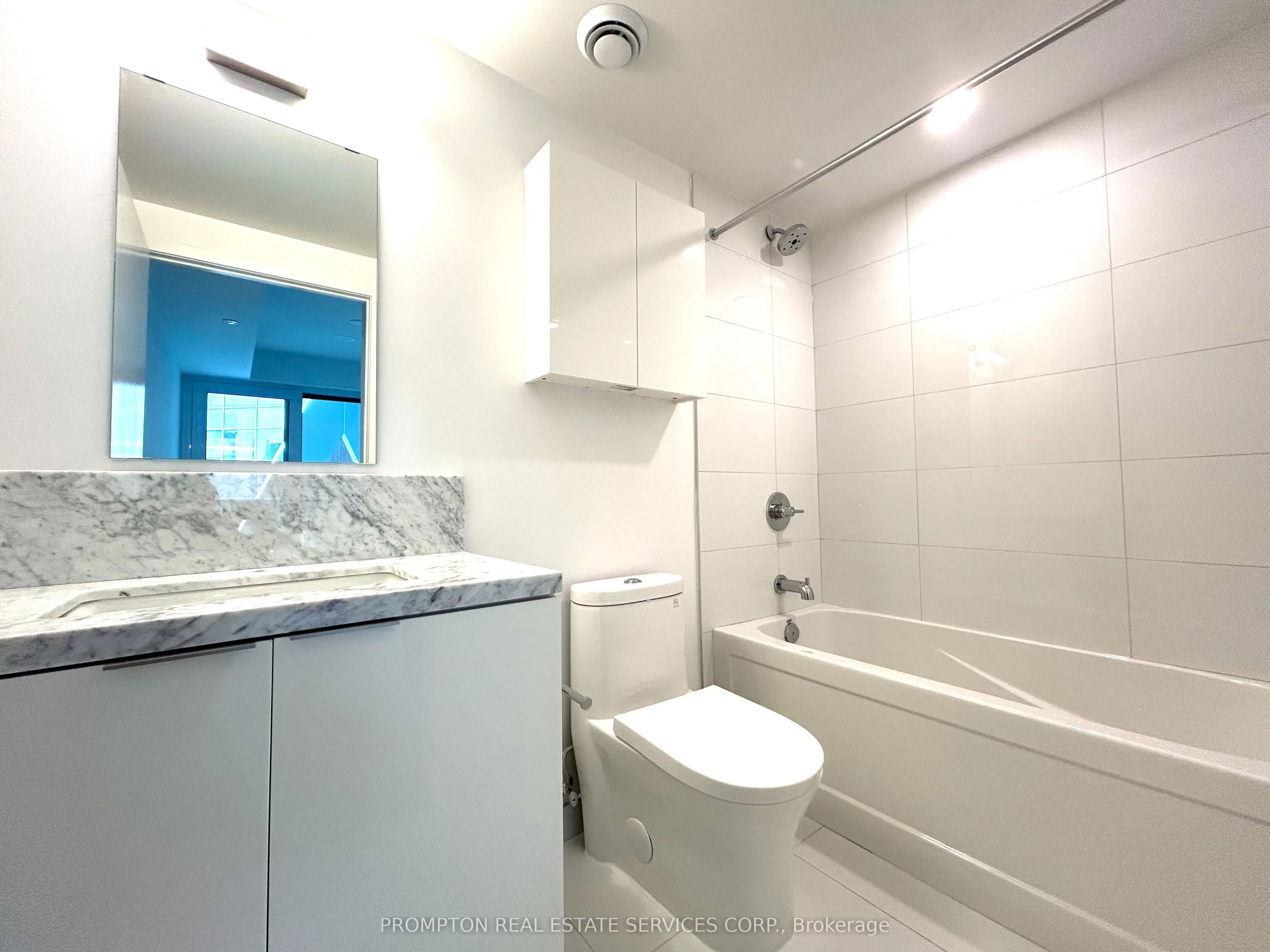 230 Simcoe Street, #2714