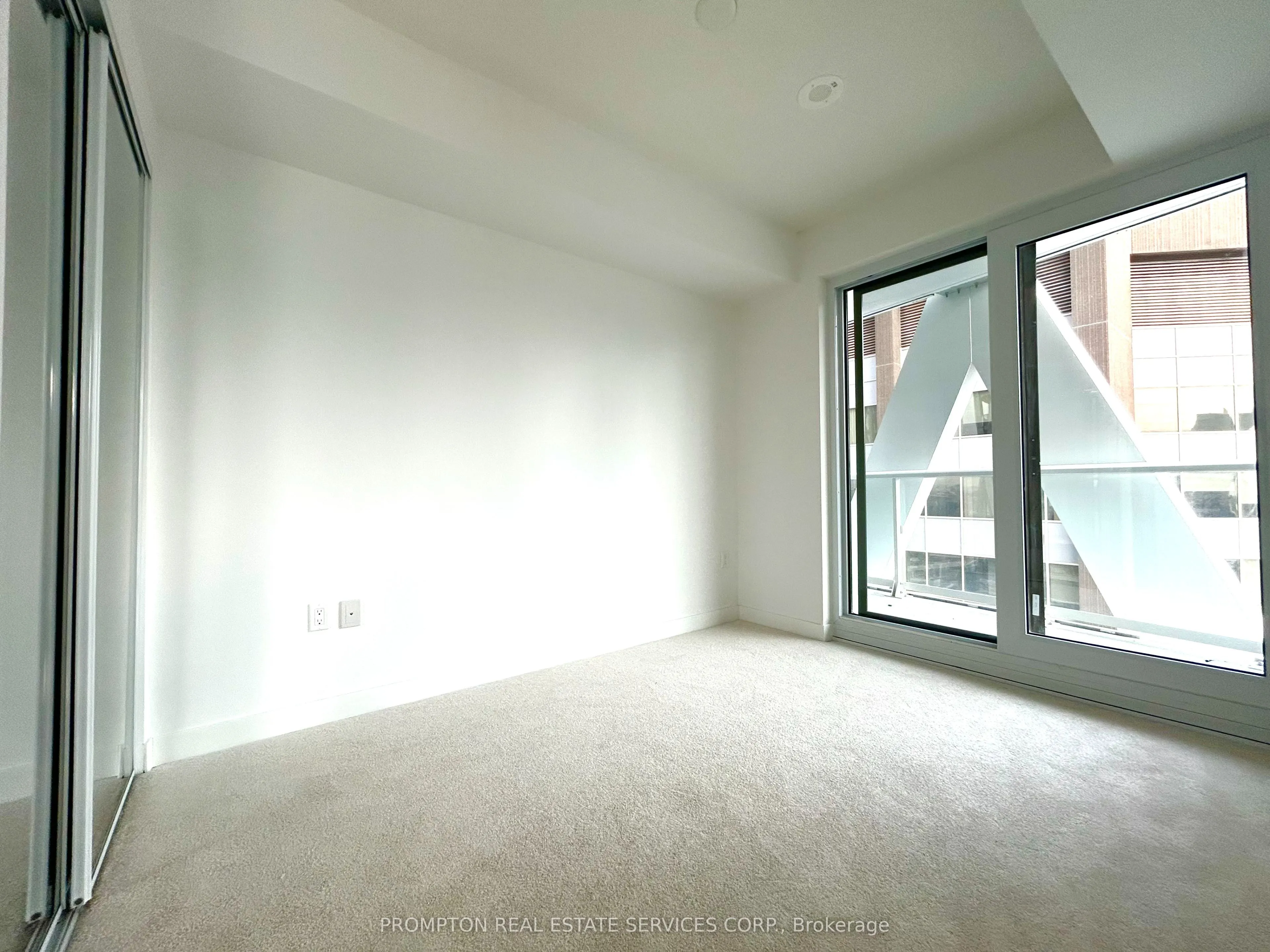 230 Simcoe Street, #2714
