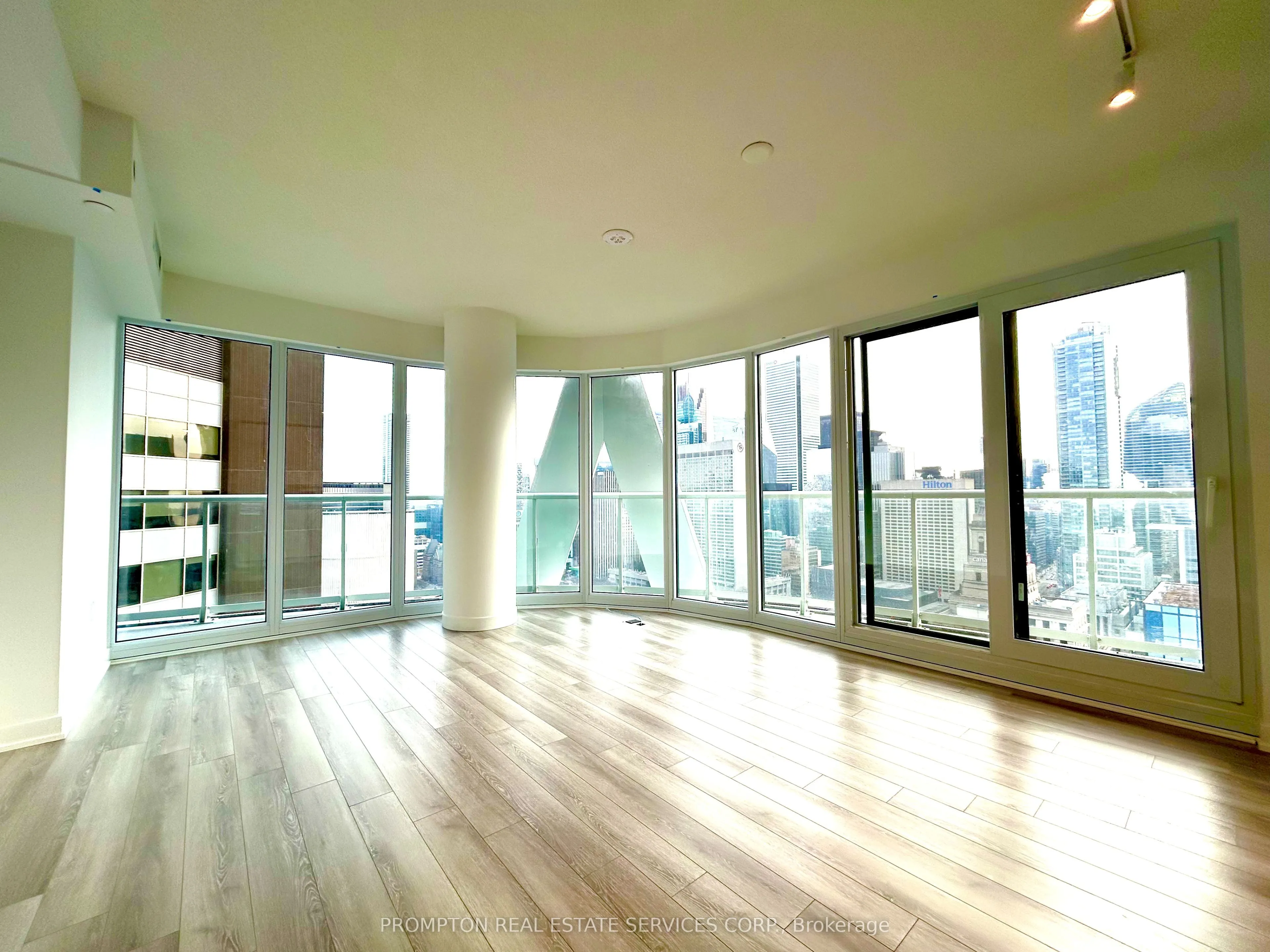 230 Simcoe Street, #2714
