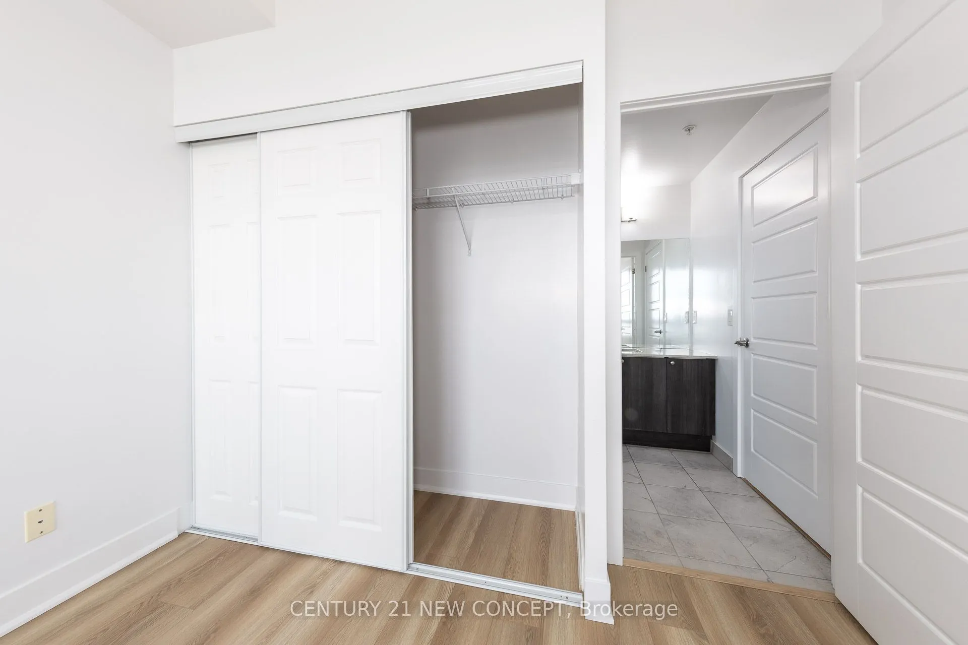 7 Kenaston Gardens, #323