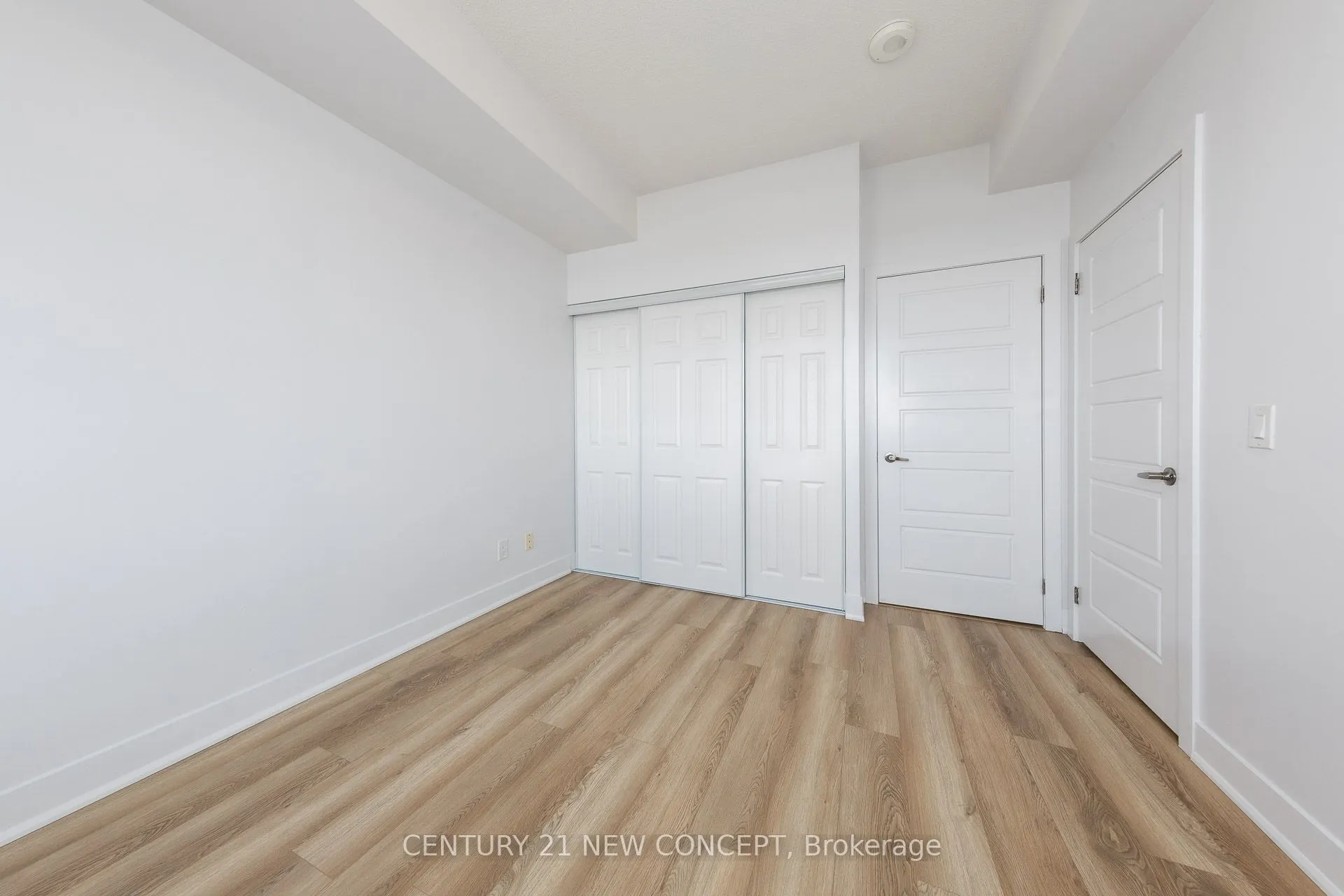 7 Kenaston Gardens, #323