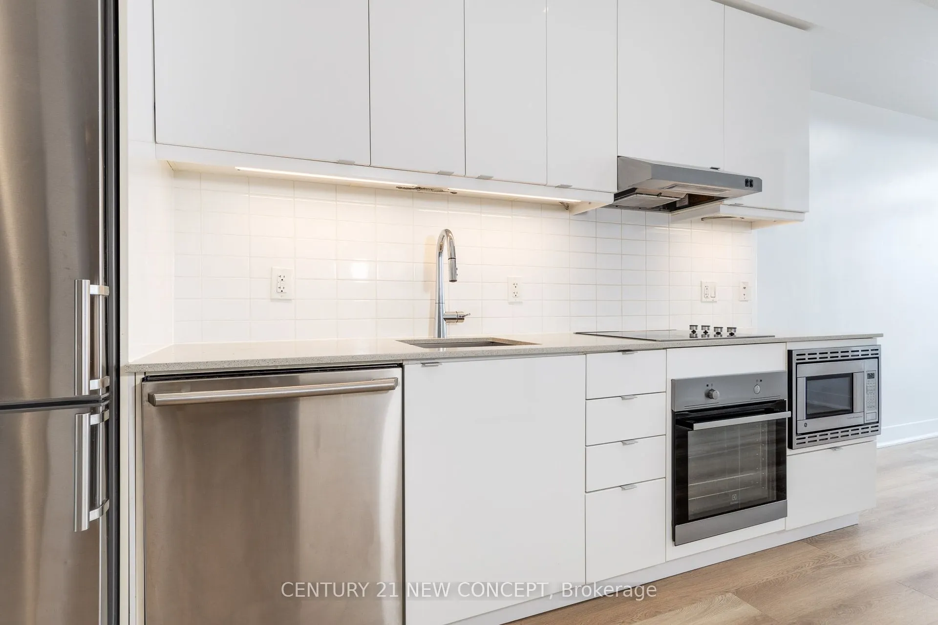 7 Kenaston Gardens, #323