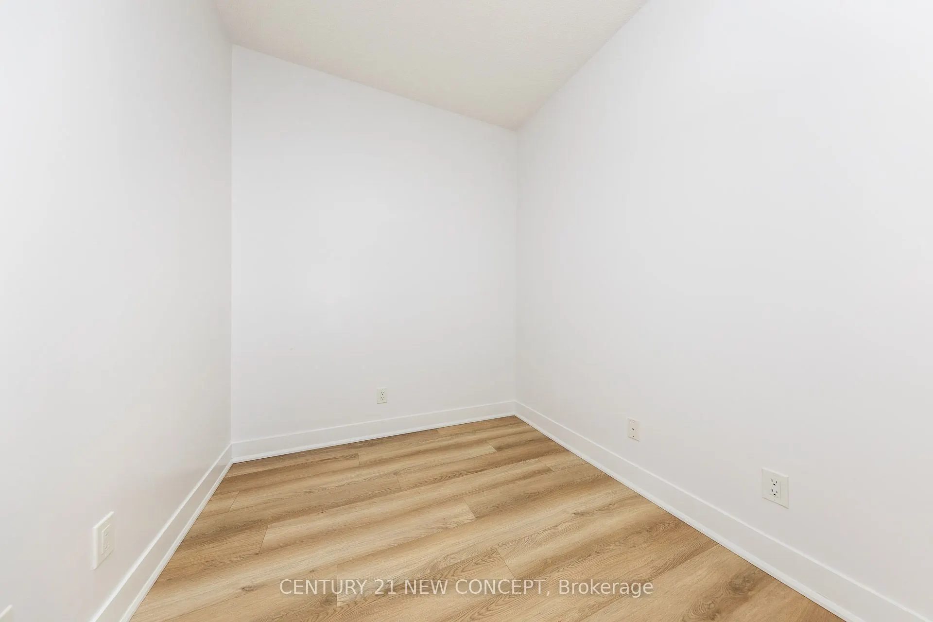 7 Kenaston Gardens, #323