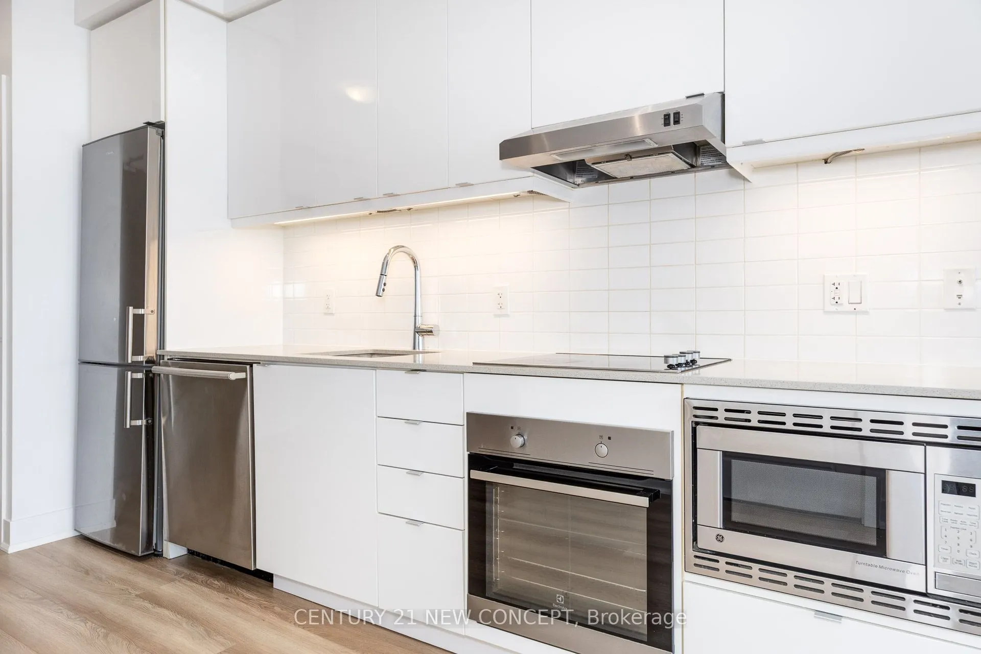7 Kenaston Gardens, #323