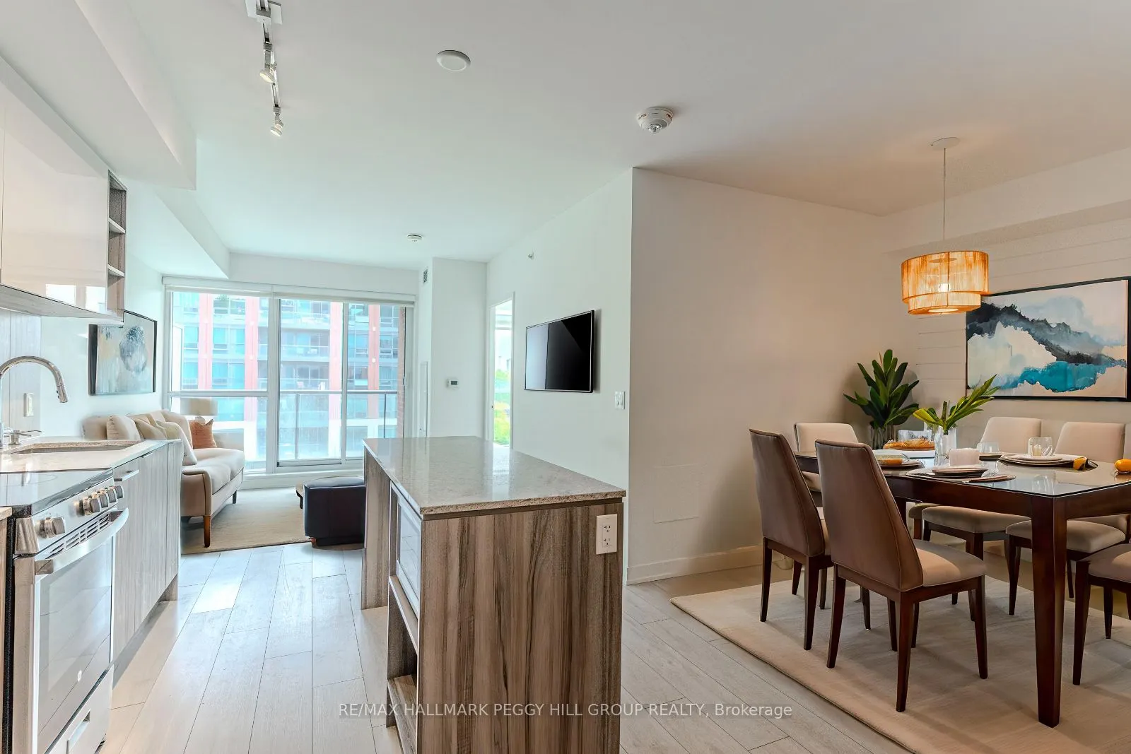 31 Tippett Road, #460
