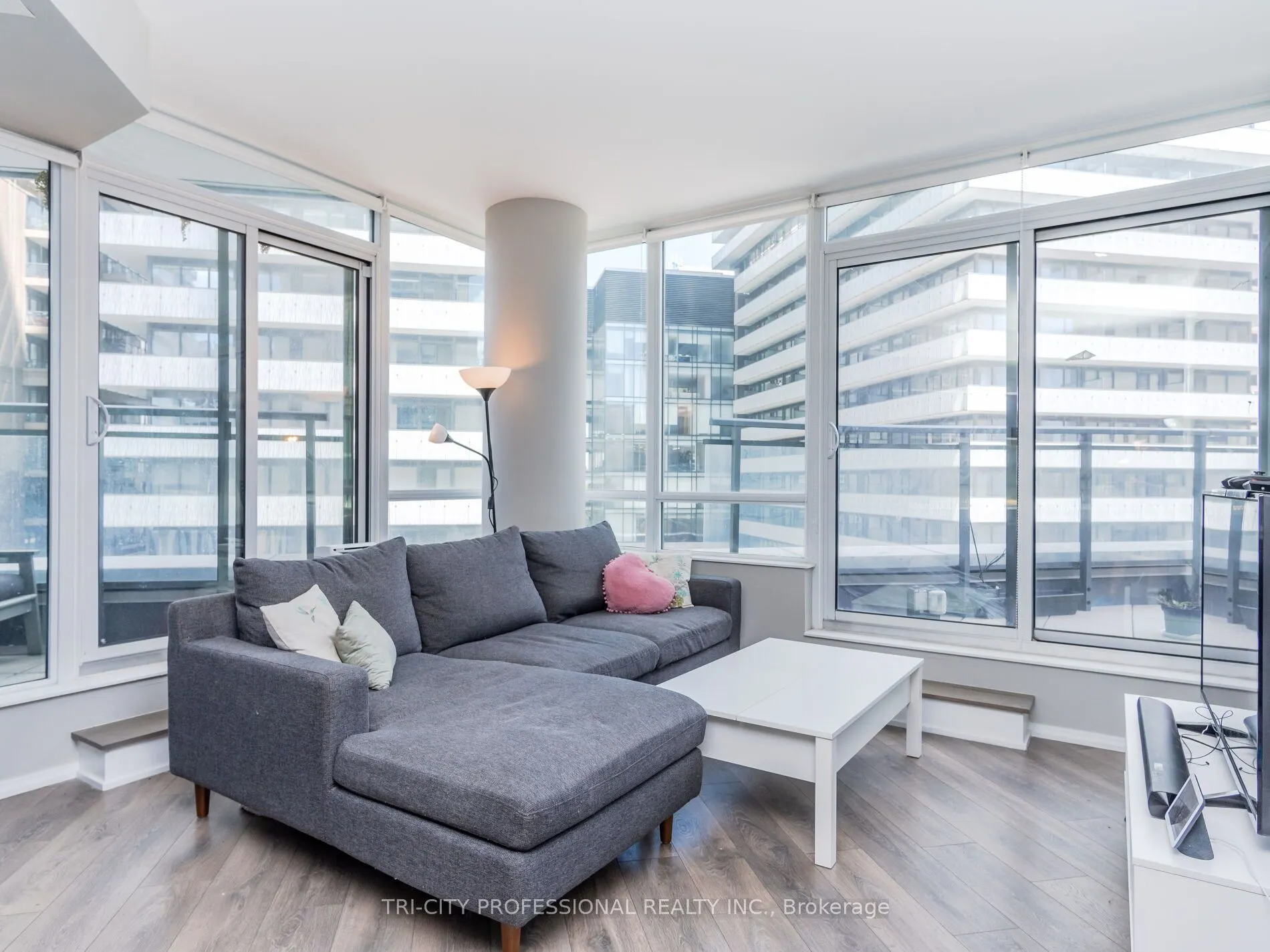 45 Charles Street E, #709